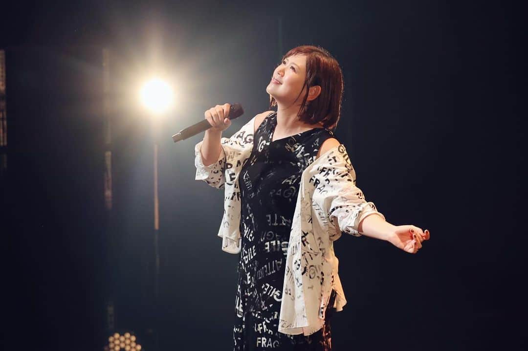 絢香のインスタグラム：「Funtale Tour 京都公演🎤  すごい盛り上がりやったねー！😭✨ 最高〜〜〜の時間をありがとう！！ 今日は姫路です🎵  #Funtale #tour #あと4本 #さみしい」