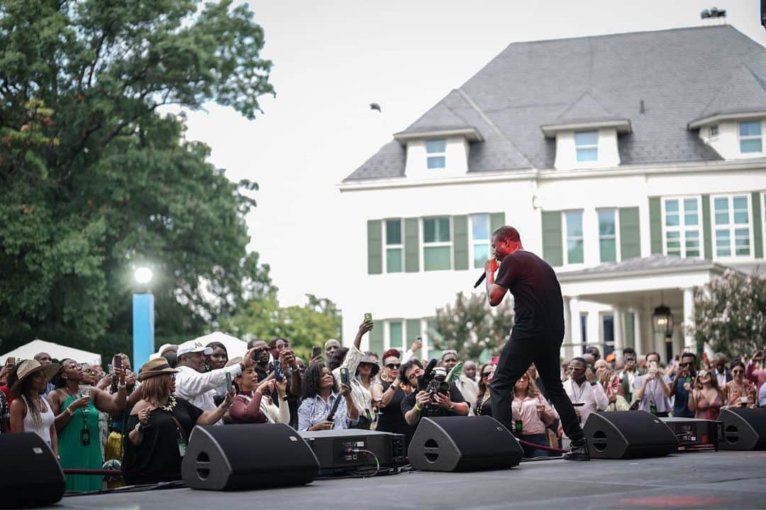 The GRAMMYsさんのインスタグラム写真 - (The GRAMMYsInstagram)「Hip hop is a celebration of Black joy, freedom, and liberation. It was my honor to commemorate the 50th anniversary of this ultimate American art form by hosting the first-ever hip hop event at the Vice President's Residence.」9月10日 8時38分 - recordingacademy