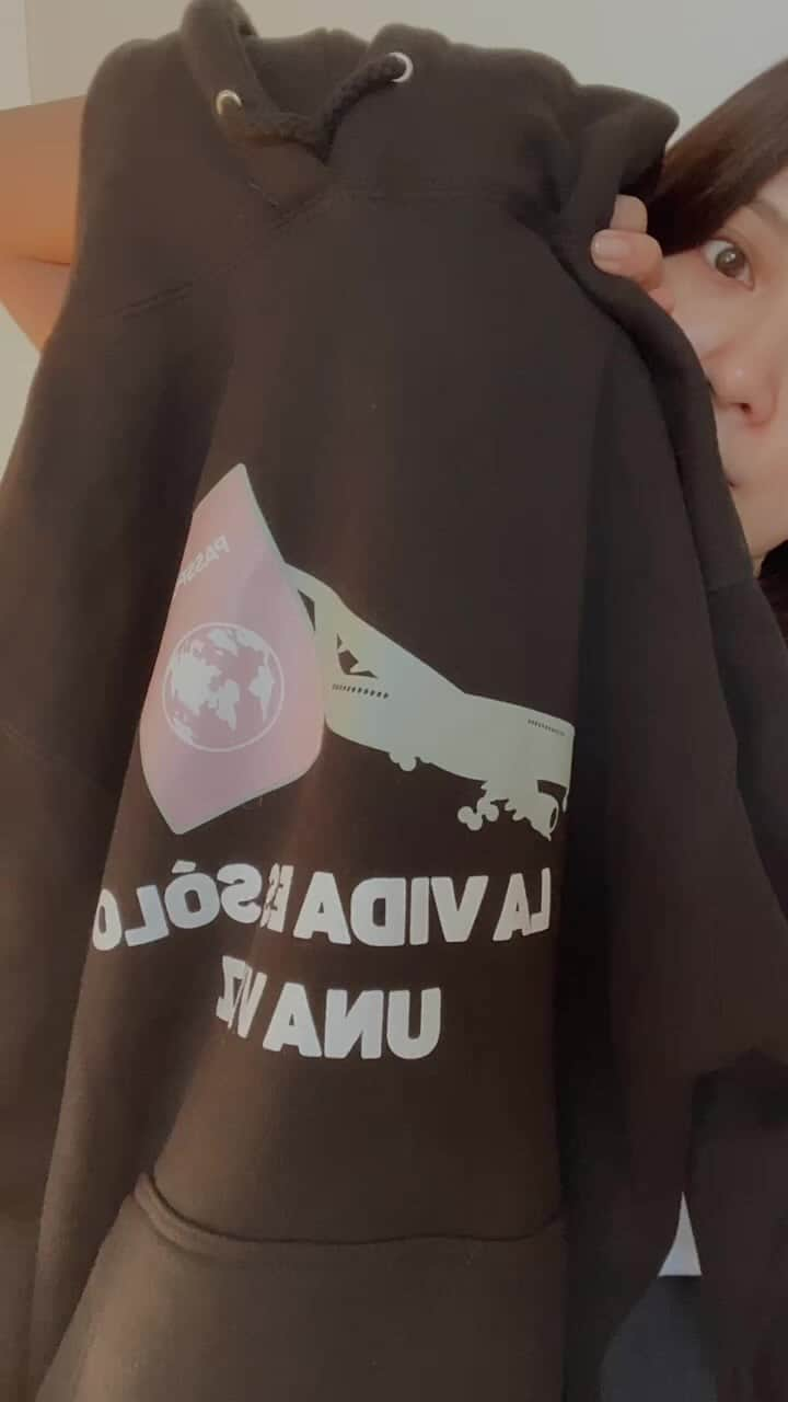 入山杏奈のインスタグラム：「La sudadera 🖤」