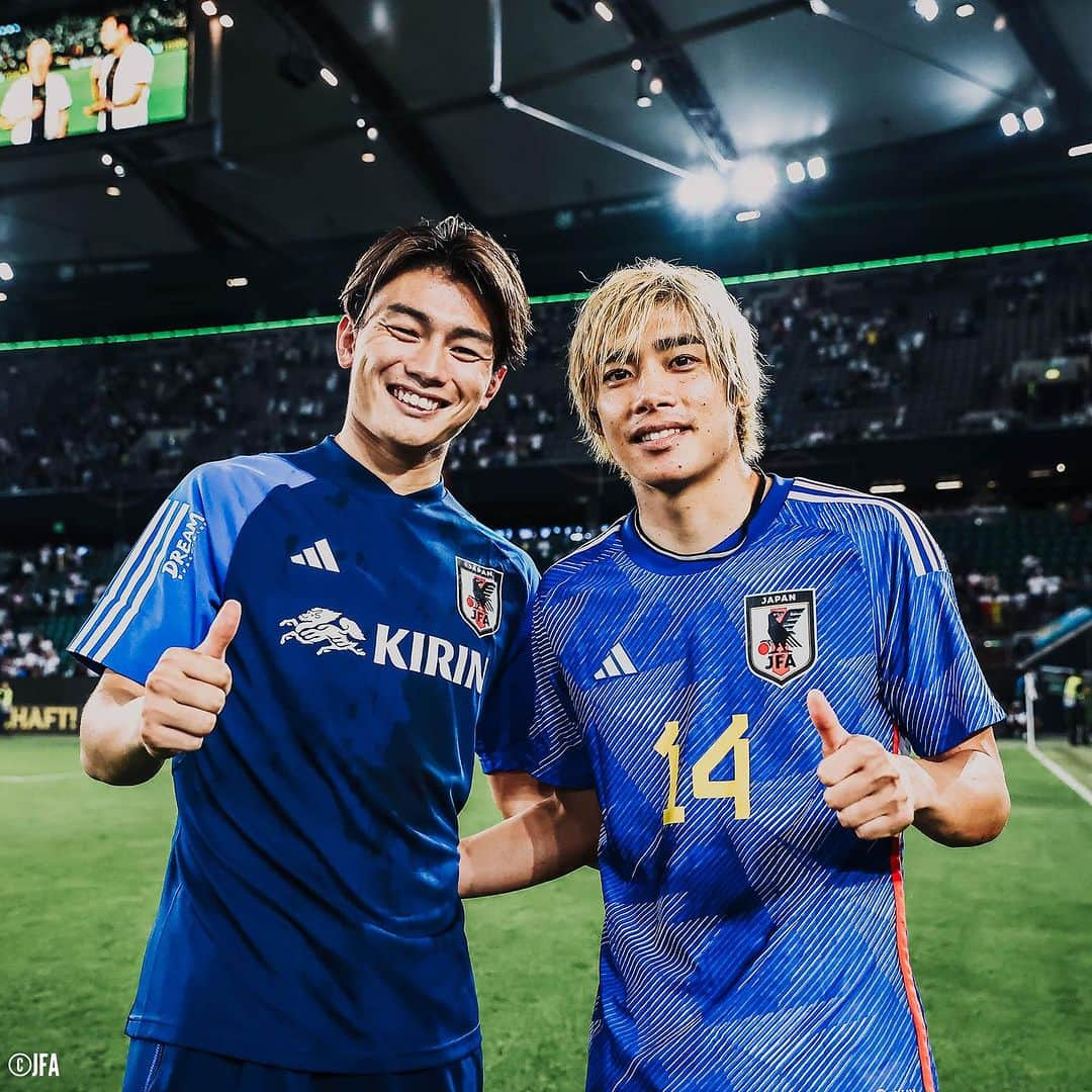 Ｊリーグさんのインスタグラム写真 - (ＪリーグInstagram)「𝗡𝗜𝗖𝗘 𝗦𝗠𝗜𝗟𝗘 ✨  #田中碧  #守田英正  #上田綺世 #伊東純也 #谷口彰悟  #板倉滉  #冨安健洋  #三笘薫 #浅野拓磨 #大迫敬介  #伊藤洋輝  #遠藤航 #久保建英 #橋岡大樹  #菅原由勢   #サッカー日本代表 #daihyo #日本代表  #Jリーグ #jleague #サッカー #soccer #football」9月10日 8時59分 - jleaguejp