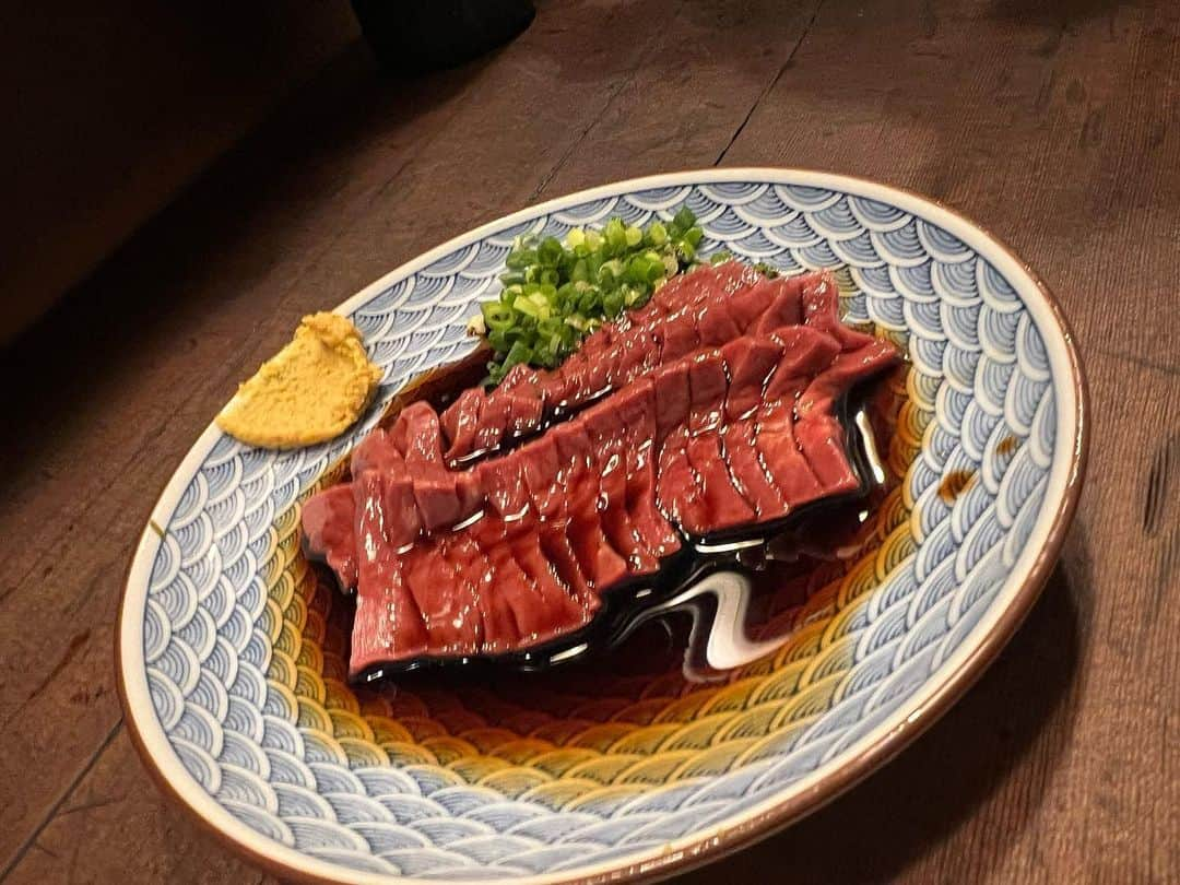 黒咲ななのインスタグラム：「. . 念願のゆうじ🥩‪🔥 . 行ってみたかったんだ～♡ 予約しないでちょっと並んでたら タイミング良かったのか入れて らっきぃ✨✨✨ . 食べすぎてお腹爆発する💥 . ハツ刺しめちゃうまでした♥️✨ . . #焼肉#焼肉ディナー#焼肉グルメ#渋谷グルメ #渋谷焼肉#渋谷#渋谷ディナー#肉スタグラム#肉#焼肉#ゆうじ#炭火焼ゆうじ」