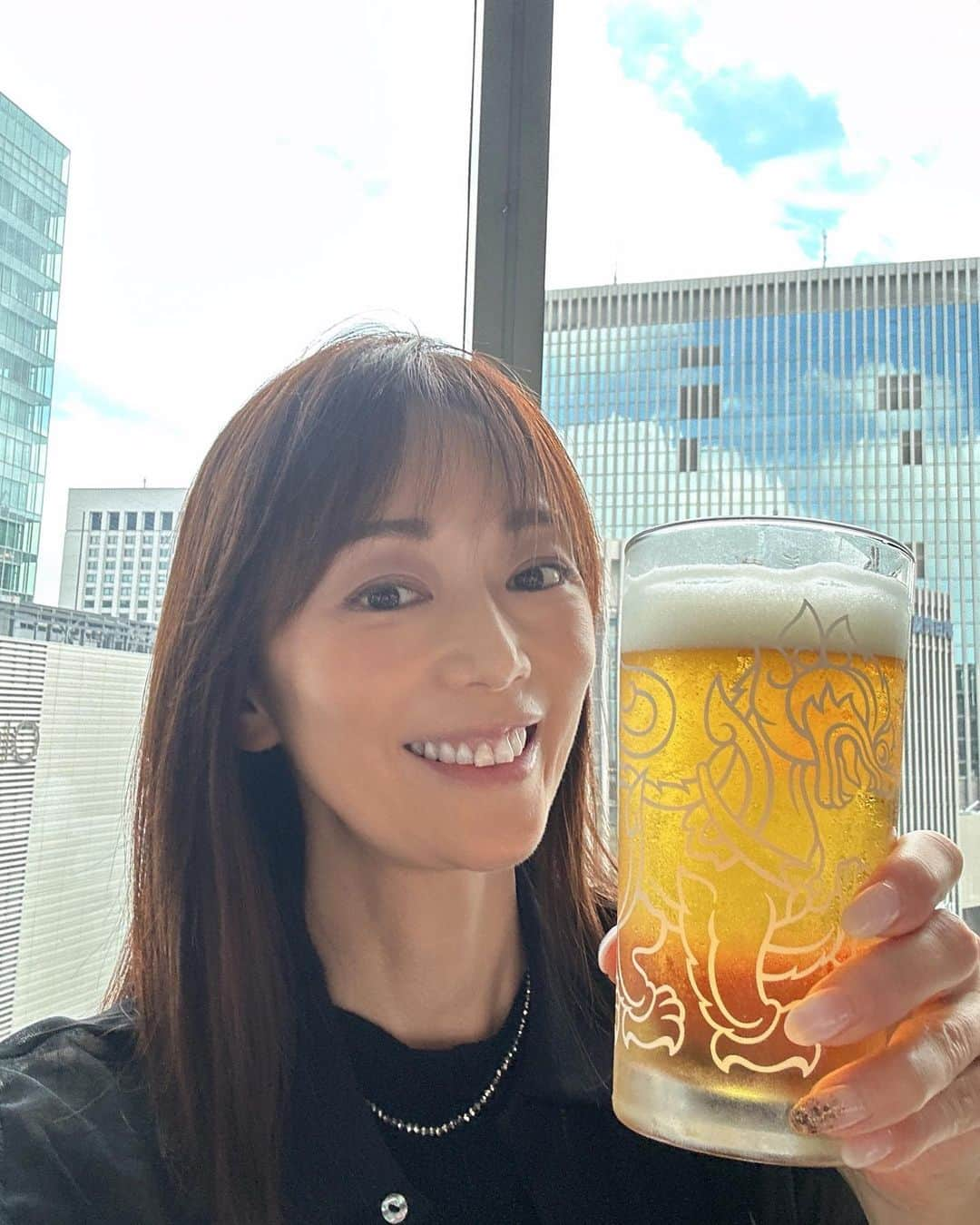 葉月里緒奈さんのインスタグラム写真 - (葉月里緒奈Instagram)「昼呑み最高！ #銀座グルメ#asiandiningseana #シンハービール #シンハービールで乾杯 #rionahazuki」9月10日 9時06分 - riona_hazuki