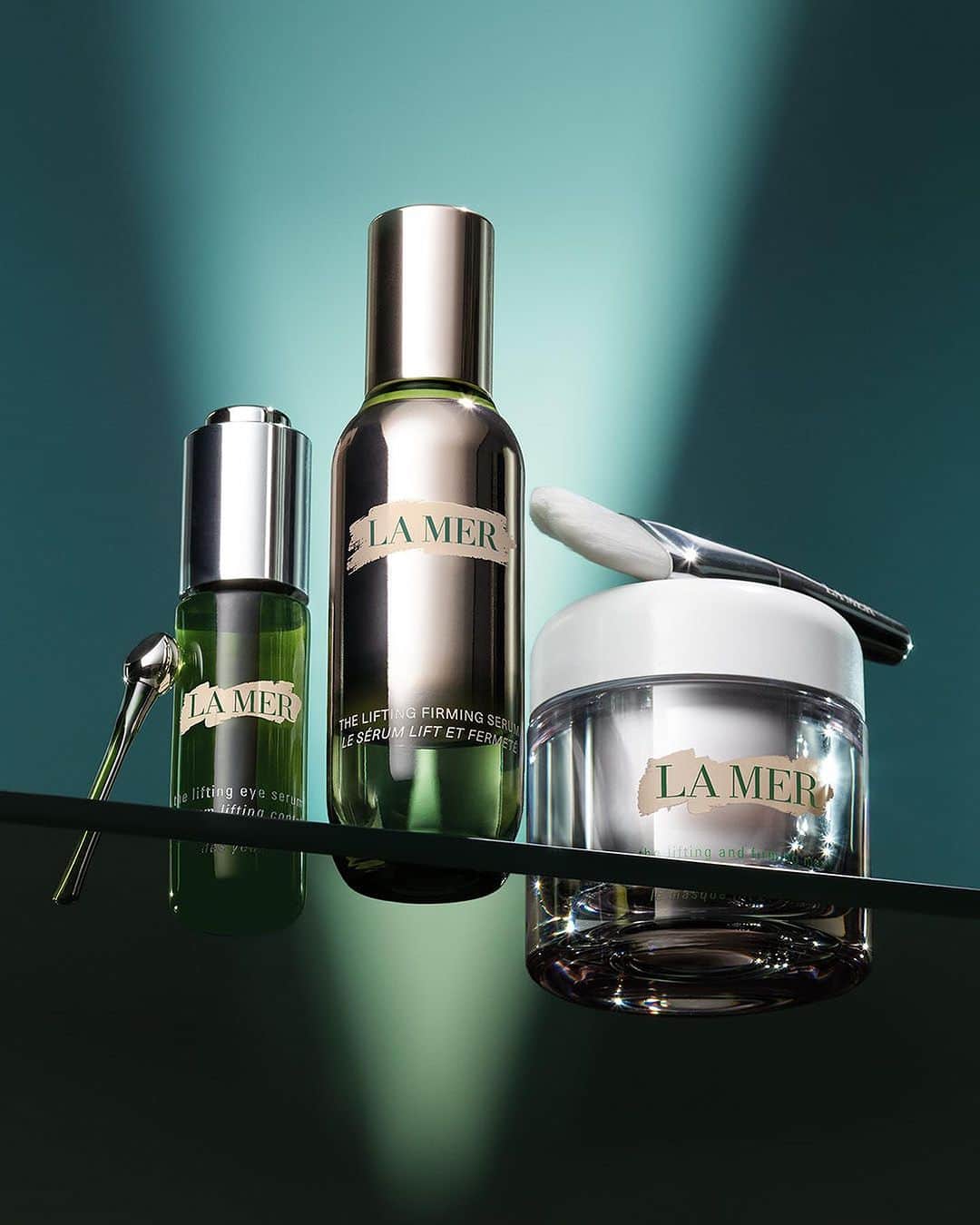 ドゥラメールのインスタグラム：「Reimagine your regimen. The three-piece Lifting Firming Collection delivers multi-dimensional results for even more volume and bounce.   Tap the link in our bio to learn more. #LaMer #LaMerSkincare #LaMerLiftingFirmingSerum #LaMerLiftingFirmingMask #LaMerLiftingEyeSerum」