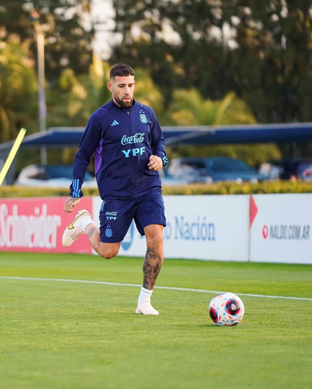 ニコラス・オタメンディのインスタグラム：「Seguimos 💪🏻 #SeleccionArgentina 🩵🤍🩵」