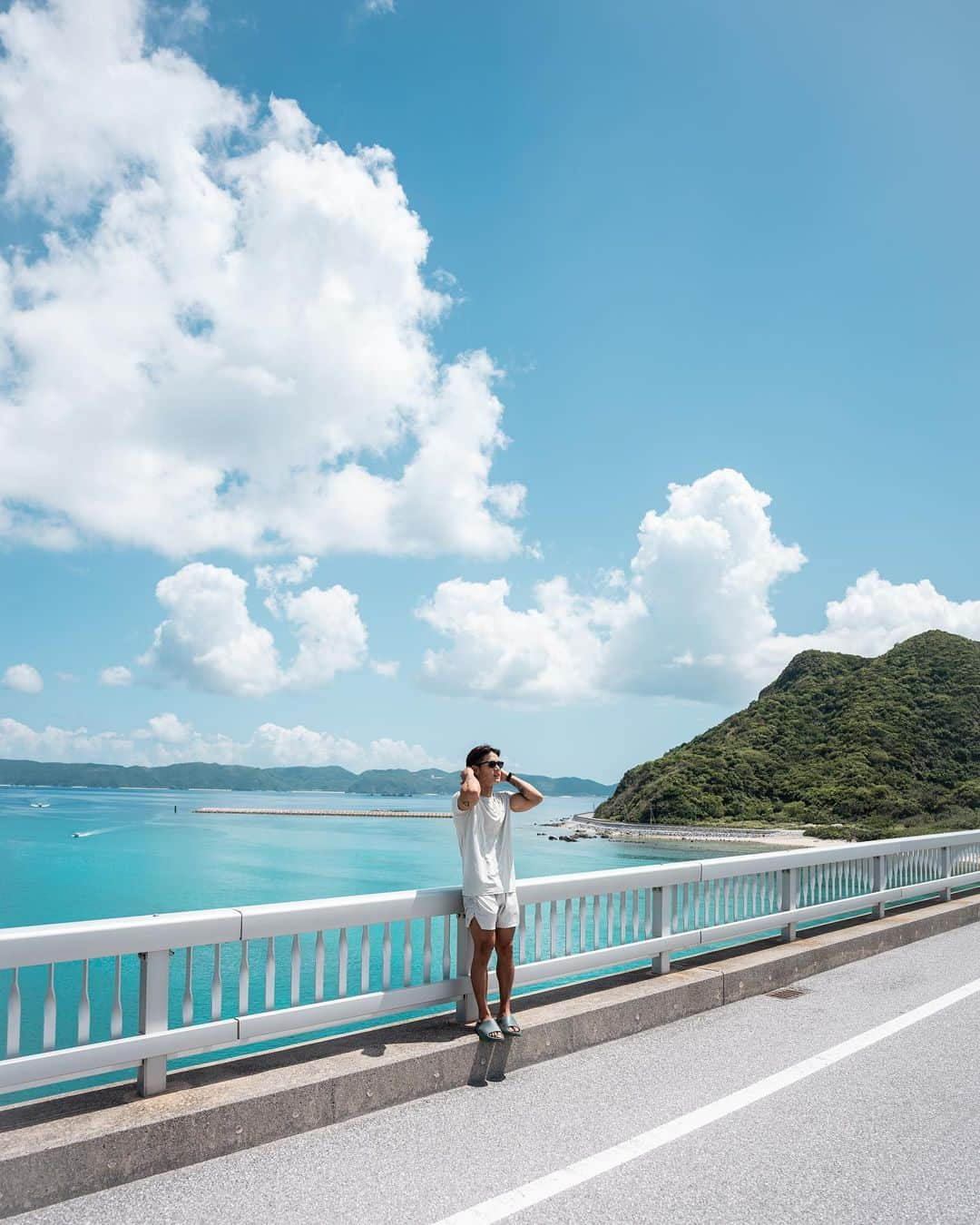 真子心太朗のインスタグラム：「・ 地球は青かった🌏#阿嘉島 ・ また必ず行こうと思った島！ この青さはうまく表現できないけれど、見ればわかるから沖縄に来たら行ってみて🚲 ・ ・ #沖縄#沖縄離島#慶良間諸島  #慶良間ブルー #慶良間 #沖縄旅行」