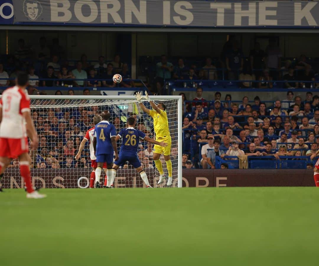 エンリケ・イラーリオさんのインスタグラム写真 - (エンリケ・イラーリオInstagram)「An absolute honor to be part of the Chelsea Legends game at Stamford Bridge where we remembered our legendary former player and manager Gianluca Vialli and also supporting the Royal Marsden Cancer Charity.  A special mention to our supporters for attending and helping making this night memorable. 💙🙏⚽️  @chelseafc @chelseafcfoundation @royalmarsden #ChelseaLegends #ktbffh」9月10日 10時03分 - ihenrique_