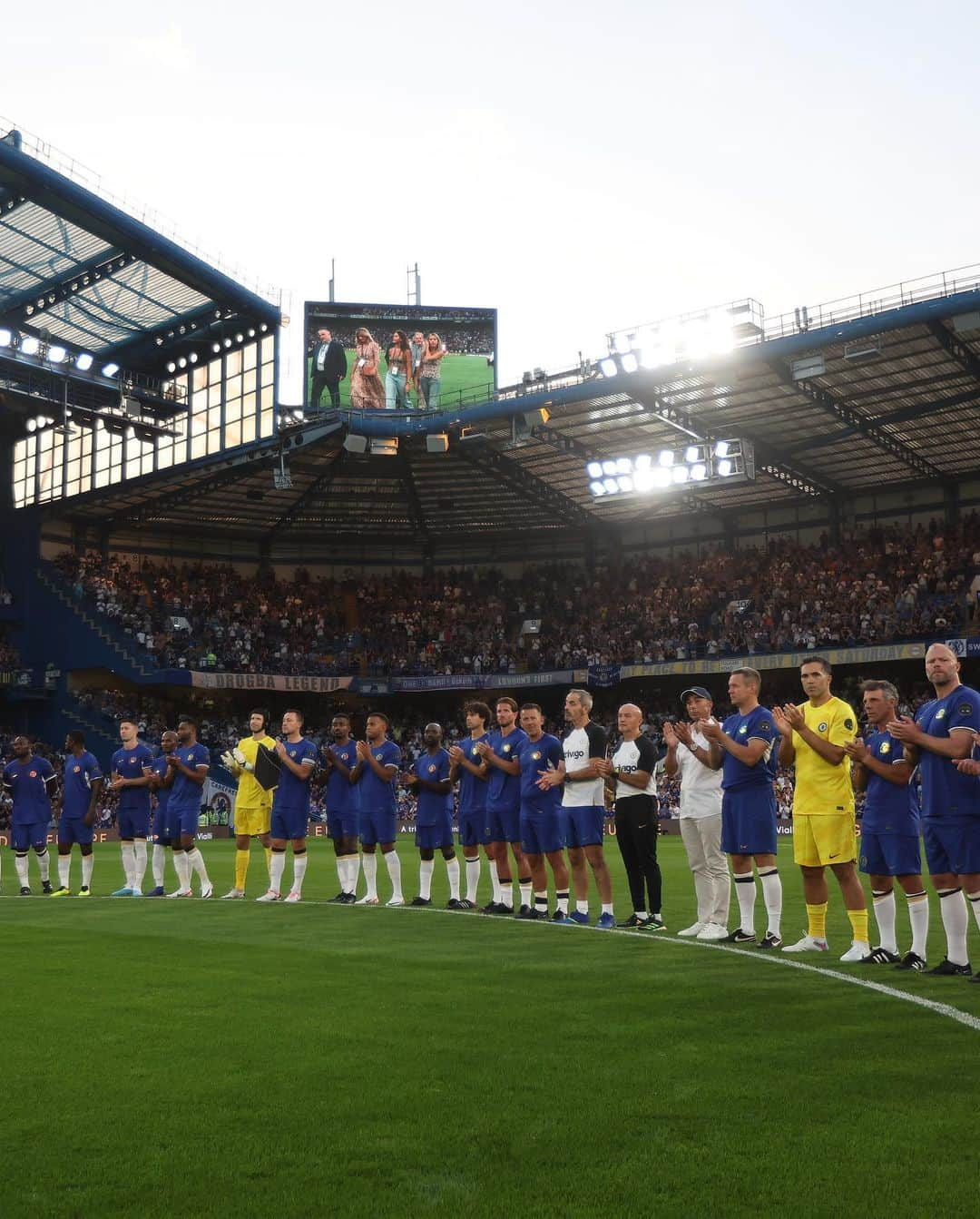 エンリケ・イラーリオさんのインスタグラム写真 - (エンリケ・イラーリオInstagram)「An absolute honor to be part of the Chelsea Legends game at Stamford Bridge where we remembered our legendary former player and manager Gianluca Vialli and also supporting the Royal Marsden Cancer Charity.  A special mention to our supporters for attending and helping making this night memorable. 💙🙏⚽️  @chelseafc @chelseafcfoundation @royalmarsden #ChelseaLegends #ktbffh」9月10日 10時03分 - ihenrique_