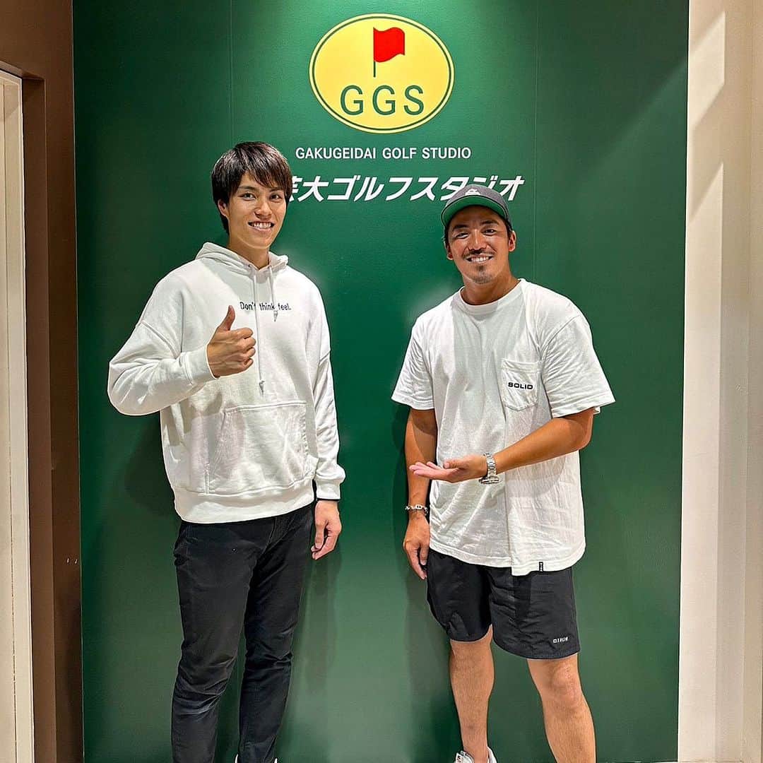 金尾玲生のインスタグラム：「.  Thank you 🏌️‍♂️ @kaito_golf  @gakugeidaigolfstudio   先日学芸大ゴルフスタジオに行ってきました！  今まで自分がしてきたゴルフはゴルフではなかったのかも知れない。  かいと君の教え方もとーーーってもわかりやすく、考え方一つ、身体の使い方一つで凄く変わったし勉強になりました🙇🏽‍♂️  最近不調だったのでかなり解消できそうです！  スタジオでレッスンして頂くのは初めてだったけど、個室もあって涼しくて快適すぎました。  なによりもゴルフのインパクトバックの大切さにわからされました。  ゴルフ上達したい方は是非学芸大ゴルフスタジオへ！ かいと君が優しく教えてくれますよ✌️  #golf #golflessons  #gakugeidaigolfstudio #ゴルフ #ゴルフレッスン  #学芸大ゴルフスタジオ」