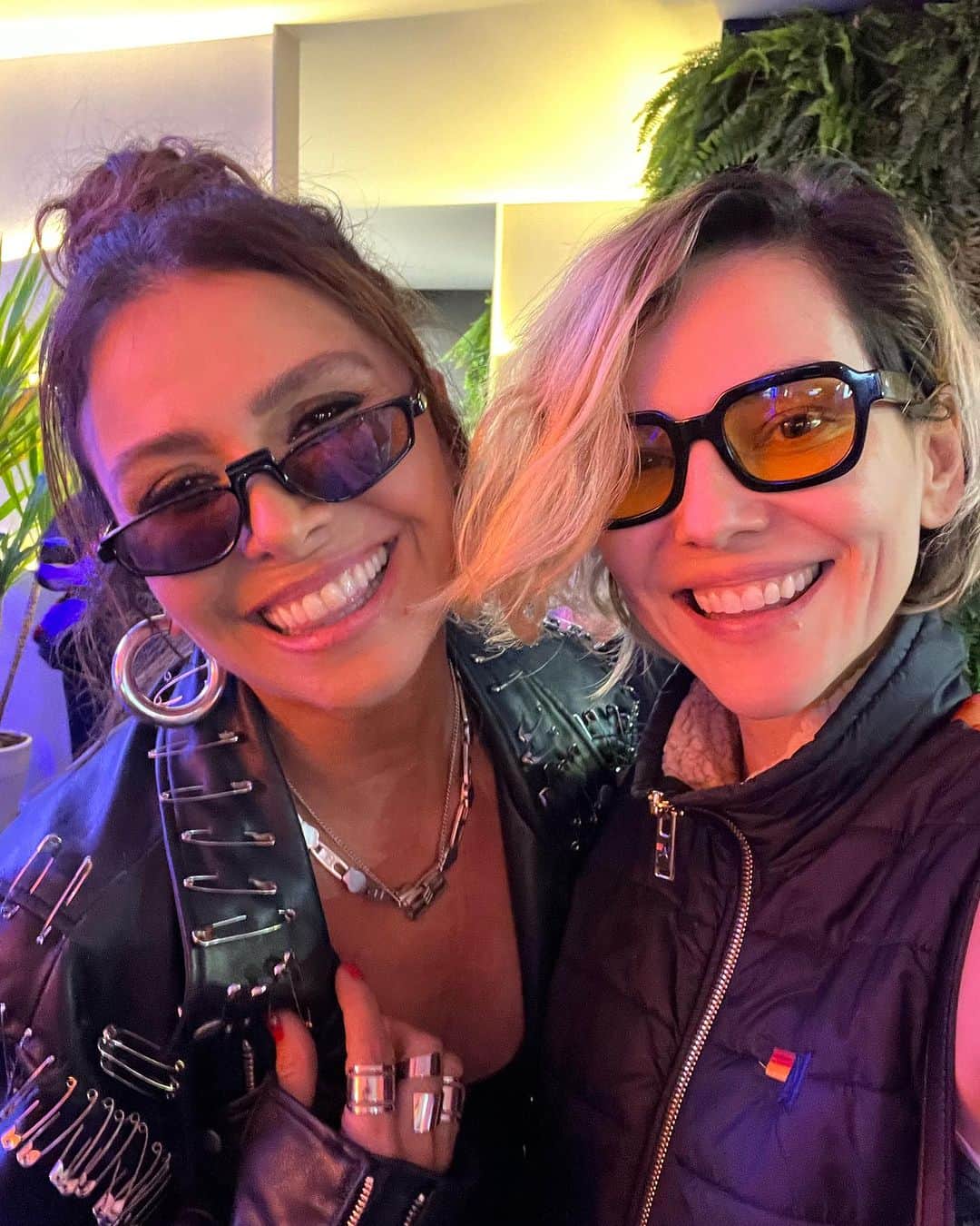 Tainá Müllerのインスタグラム：「#Clarina 10 anos depois… hehehe  @giovannaantonelli   #thetown」