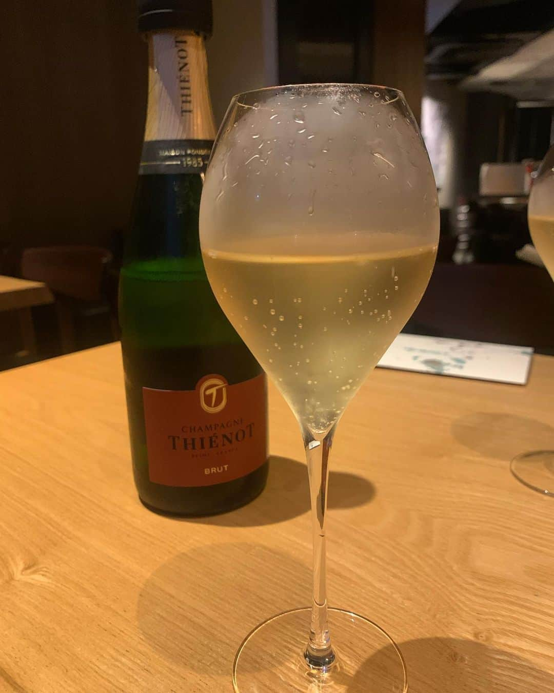 田中悦子さんのインスタグラム写真 - (田中悦子Instagram)「和食とワイン🍷 まずはシャンパン🥂 和食とシャンパンって相性が抜群👍 牡蠣が濃厚で美味しい お肉もさっぱりして 柔らかくて美味しかった🥰  【りくう】さん 店内もオシャレだし また行きたいお店です❣️  #恵比寿 #りくう #和食 #wine #winelover #ペアリング」9月10日 10時04分 - etsuko.reborn25