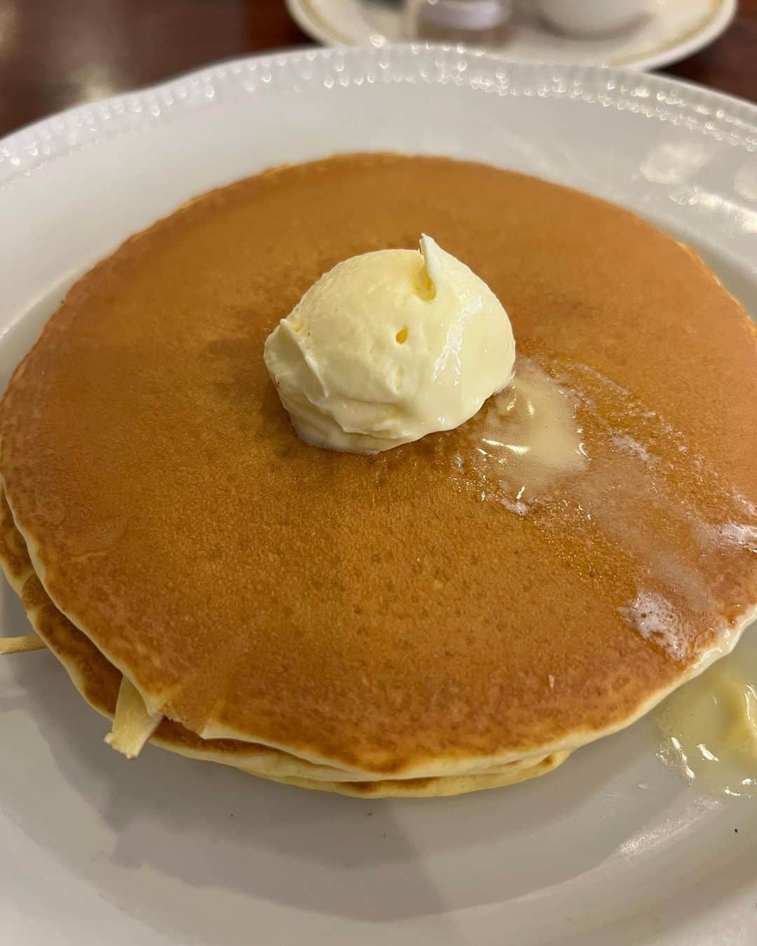 甘糟記子さんのインスタグラム写真 - (甘糟記子Instagram)「金曜日の夕飯(o^^o)  台風って言われてたから、家から出ずに冷凍庫の物使おうと思ってフォー！ 結局そんなに降らなかったからスーパー行ったけど（笑）  いつも海南チキンライスを作る時に出る鶏の出汁を冷凍しておいてフォーにしてます(≧∀≦)  あとはオオゼキで買ったハラミのステーキとサラダ(๑>◡<๑)  簡単ご飯だけど、フォーにモヤシや小松菜たっぷり入ってるのでお腹いっぱいになるんだ╰(*´︶`*)╯♡  2枚目は土曜日の朝ごはんで、ロイヤルホストに行きました(o^^o)  お兄ちゃんは部活。  姫はロイヤルホテルの子供用エプロンが大好きで、いつも持って帰って家でも使ってるの（笑） しかも結構大切にしてるし\(//∇//)\  まだまだ赤ちゃんみたいなとこがあって、可愛いな〜って眺めてます(〃ω〃)  #甘糟ご飯#おうちご飯#家ご飯#フォー#ロイヤルホスト#息子殿姫#息子殿」9月10日 10時07分 - norihey924