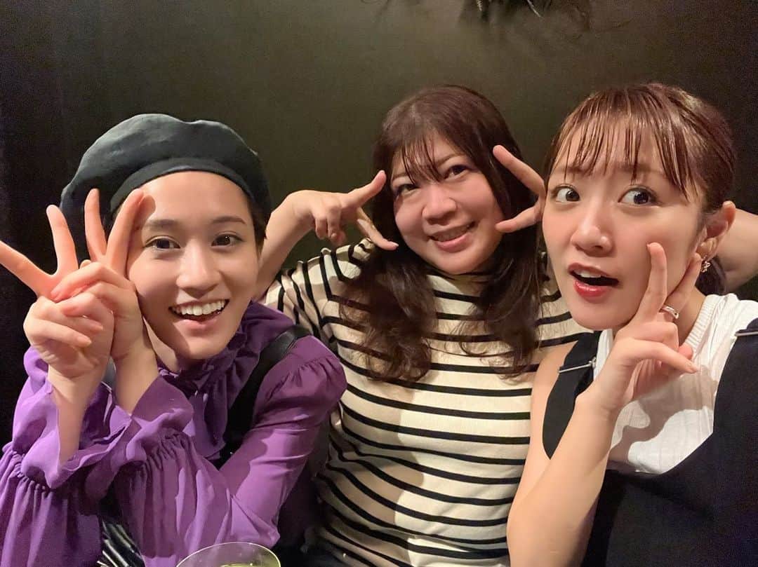 のインスタグラム：「楽しいメンツでご飯✨ 敦子、しのぶ ここにプラス私の夫😂✨  敦子から「たかみな痩せた！」って言われて嬉しかったなー🤤 でもそれ以上痩せるとげっそりしそうだから気をつけて！と流石のアドバイス🥹 そうなの私痩せすぎると顔げっそりになるの🥹本当に気をつける！！笑  それにしてもしのぶがどんどん痩せてく！！凄い！！  それぞれの近況や未来の話 やっぱり心許せる人たちとの会話は止まらないし幸せだなー✨🤗 本当楽しい時間だった！  #あつみなしの #あつみな」