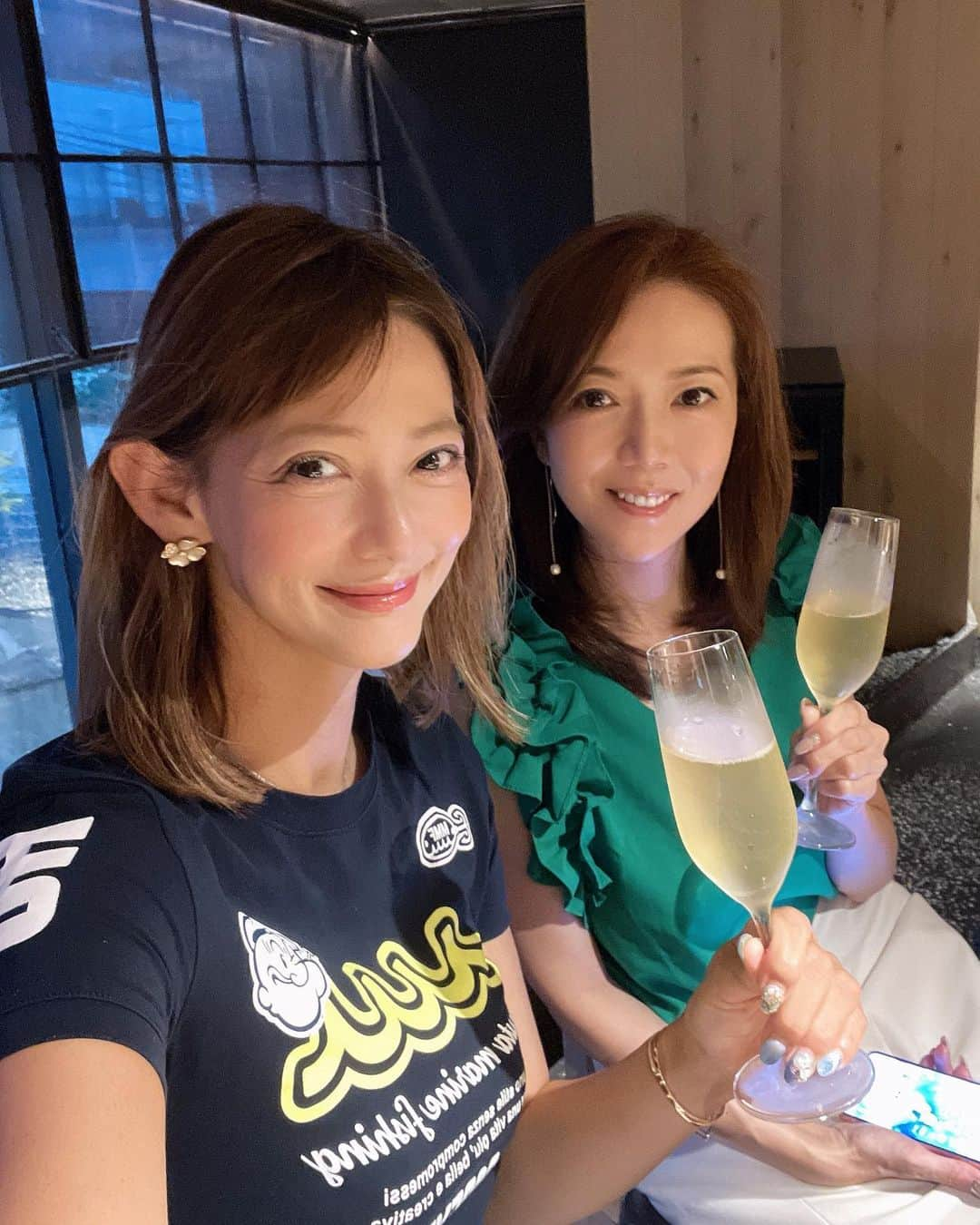 箕輪玖美さんのインスタグラム写真 - (箕輪玖美Instagram)「天ぷら 喜わ🍤 ・ ・ 美魔女友達の莉英さん夫妻と、近所の気になっていた天ぷら店でDinner😊🍽️ ・ ・ 場所のわりには少しコスパ高めな感じだけど、落ち着いたお店でユックリと夫婦会を堪能出来ました〜✨  #天ぷら #喜わ #代々木上原 #代々木上原ディナー #夫婦会 #ご近所コーデ #楽しい時間 #アラフィフ女子 #チーム美魔女  #箕輪玖美」9月10日 10時18分 - kumi.111