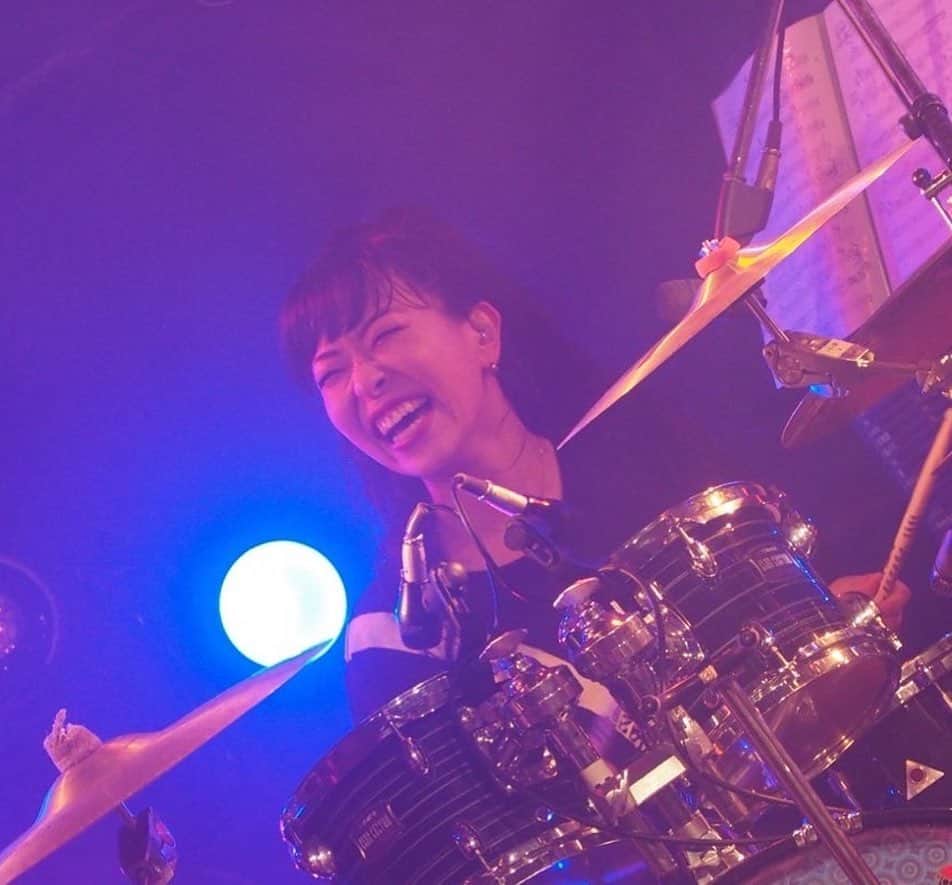 奥野翔太のインスタグラム：「音楽と絵と周囲に笑顔と幸せを振りまく天才、SATOKOさんハピバ！🎂✨㊗️  言葉にできないくらい感謝と尊敬しております。  SATOKOさんとその周辺1kmくらいが一生幸せでありますように🙏🍀✨」