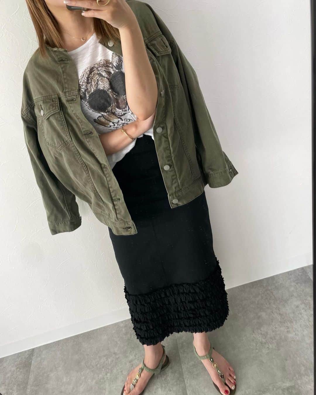 rinのインスタグラム：「⁡ ⁡ ⁡ この写真は2ヶ月前📷 ⁡ 🎂スカート合わせが可愛いくて 可愛いくてすごくオススメ♥️ ⁡ 今日も同じような格好してる🤣 ⁡ 🐯ちゃんコーデのアクセントに 最高すぎるね👌 ⁡ 🎂スカートも好きすぎて 履きすぎてる♥️ ⁡ ⁡ ⁡ ⁡ ⁡ ⁡ ⁡ ⁡ ⁡ ⁡ ⁡ ⁡ ⁡ #fashion#ootd#outfit#coordinate#baybeeonline#glowplus#大人カジュアル#大人ファッション#大人コーデ#コーデ#ファッション」