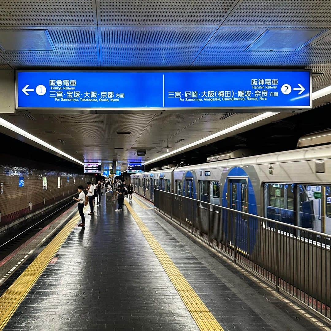 畑亜貴さんのインスタグラム写真 - (畑亜貴Instagram)「神戸で乗った電車達。阪急電車と阪神電車、どちらに乗ればいいのか迷う…。  #akhtravelogue #akhtlovestrain」9月10日 10時43分 - akihata.jp