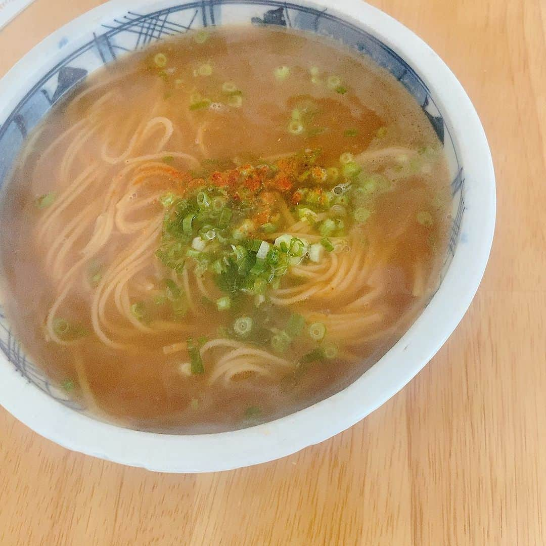 上田祥子さんのインスタグラム写真 - (上田祥子Instagram)「ZENBからラーメンタイプが登場。コシがあって美味しいです。パンも麺類も大好きだけど、グルテンを摂ると痒みが出る事があるので、黄えんどう豆100%の麺は本当に嬉しい！ #zenb #zenbラーメン」9月10日 10時56分 - uedasachikoinsta