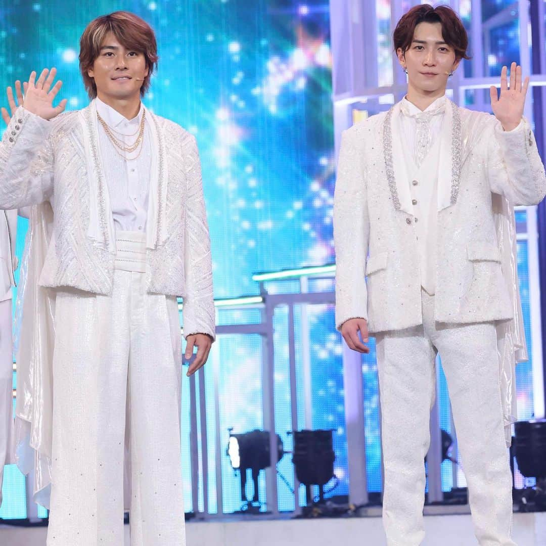 withさんのインスタグラム写真 - (withInstagram)「『DREAM BOYS』開幕🎉  Snow Man 渡辺翔太さんが座長をつとめ、SixTONES 森本慎太郎さんがチャンプ役に挑む今作。  そのお披露目となるゲネプロが初日を迎えた9日、帝国劇場で行われました🥊。  ジャニーズJr.時代にも出演経験のある“ドリボ”に主役とライバルのチャンプとして凱旋を果たしたほたりは、経験豊かな実力派としてのパフォーマンスをみせ、作品に深みを与えていました。  また記者会見では、仲の良いふたりならではのコンビネーションで時々顔を向き合わせながらトーク。  まっすぐに作品への想いを語りつつ、サービス精神たっぷりに会場を盛り上げていました。  with onlineでは、ゲネプロと会見の模様をレポート！　ふたりのコメントを【ほぼ全文】でお届けしています。  ▶︎▶︎ https://withonline.jp/lifestyle/ent-news/zBK1I  ぜひチェックを💚💙  またwith9月号では森本慎太郎さん特集を12ページで掲載中！併せてお見逃しなく。  #DREAMBOYS #DREAMBOYS2023 #渡辺翔太 #森本慎太郎 #SnowMan #SixTONES #ドリボ #7MEN侍  #少年忍者」9月10日 11時10分 - with_mag_official