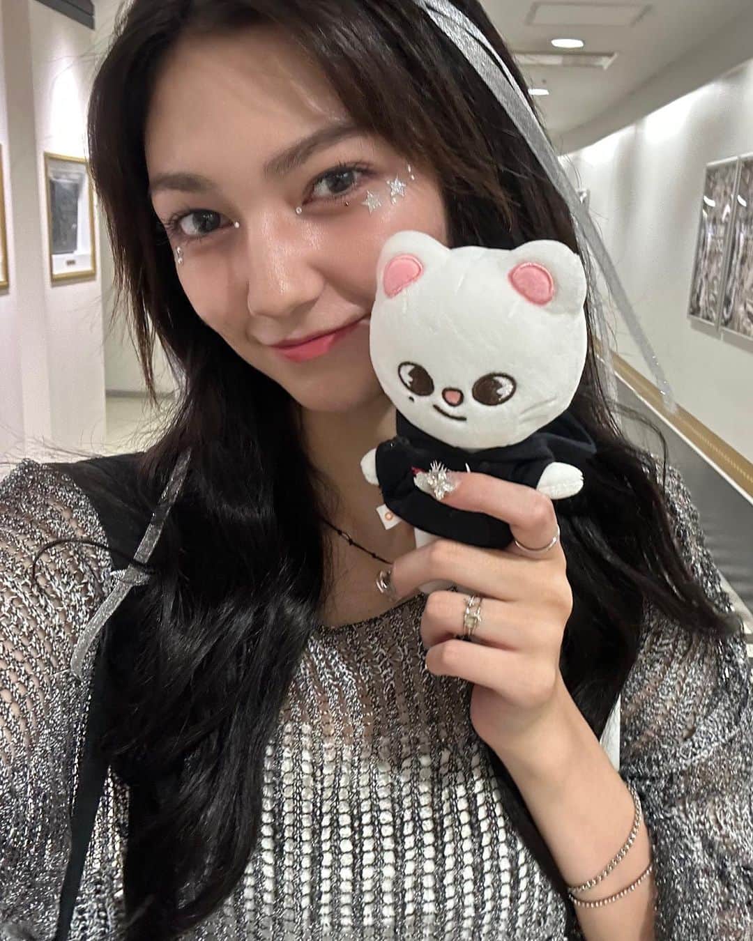 希花さんのインスタグラム写真 - (希花Instagram)「 はじめて実際に会えたライブの席がアプグレアリーナで こんなに近くていいのって感じだった😭 ジニファンサありがとう🥹🥹🤍  親友/従姉妹のきりんと一緒に参戦出来たのもほんとに嬉しかった🤍  幸せな思い出~🎶  #straykids  #5star  #5stardometour2023」9月10日 11時33分 - snowdropkiana