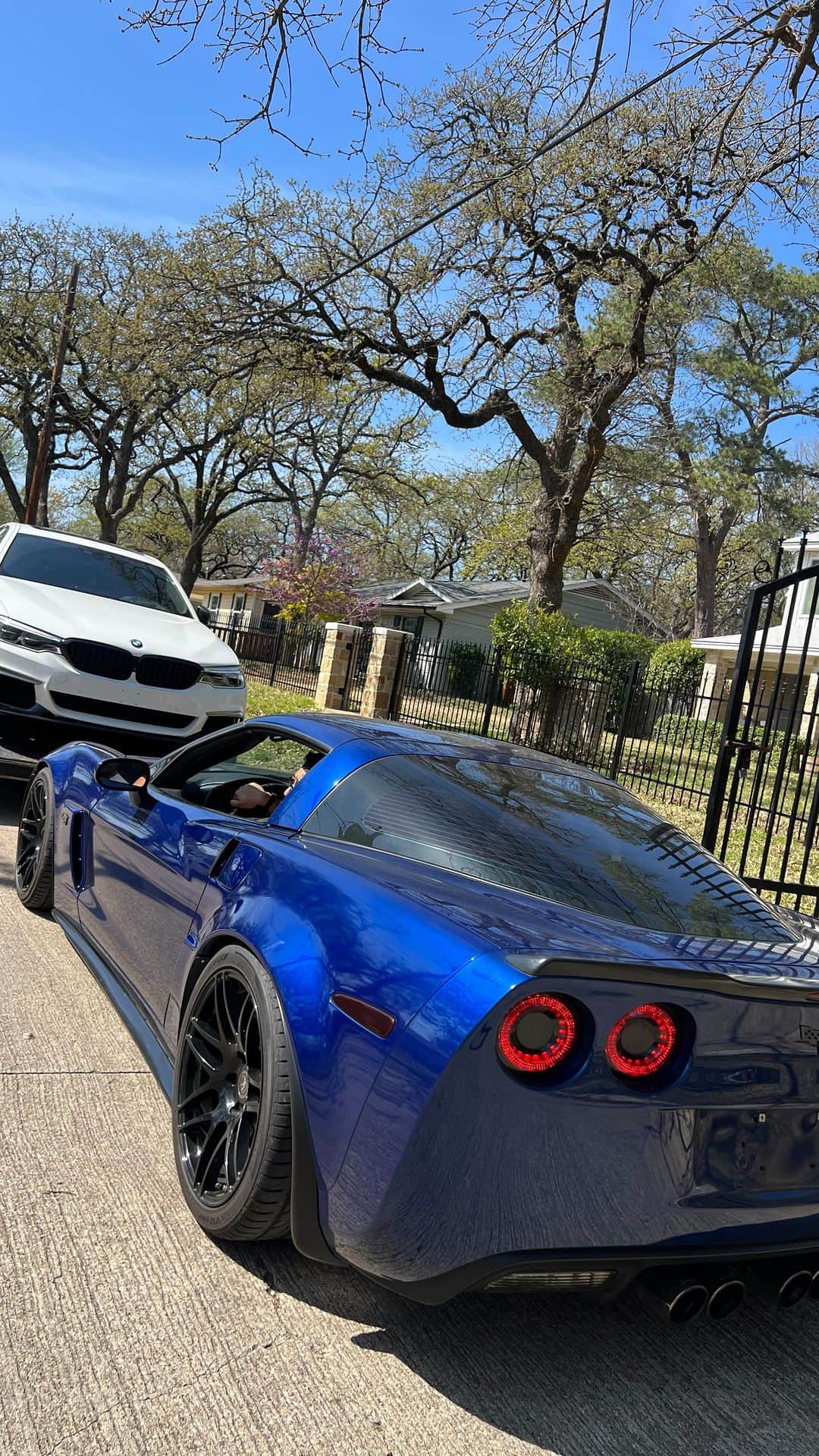 ギャビン・マッキントッシュのインスタグラム：「Throwback to the last drive in the C6 before handing it off with @huriel_boosted」