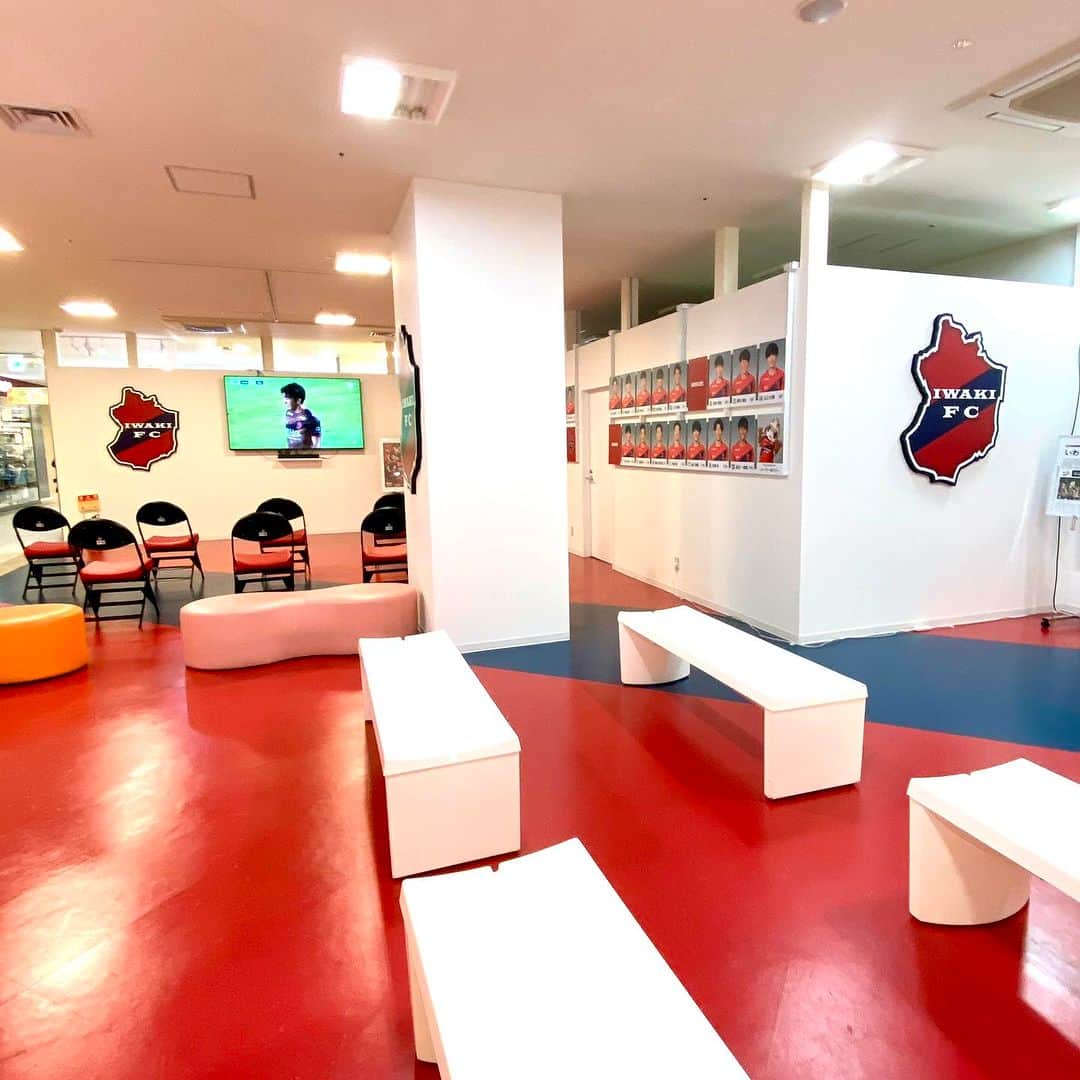 LATOV_ラトブ のインスタグラム：「⚽️#ラトブ #いわきFC 特設会場より⚽️ 📢9月10日(日)第34節 AWAY戦⚽️🏃 #いわきFC vs #徳島ヴォルティス 〜19:00 KICK OFF〜  ラトブ3階特設会場では、試合終了まで観戦でOKです⭐️ 大変なときだからこそ、気持ちをひとつにいわきFCを応援しよう！💪  #いわき市 #iwaki #iwakifc」