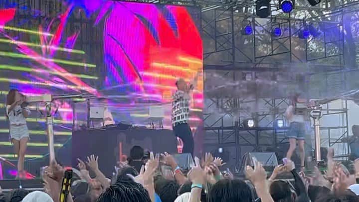 AKLOのインスタグラム：「昨日のBOSF2023でのライブ♨️💦🔥🙌　 昔住んでた別府でライブできてよかった！ 久しぶりにNew Days Moveも歌ったけどみんないい感じだった！！ ありがとう！！  #BOSF23 #別府 #お湯かけフェス」