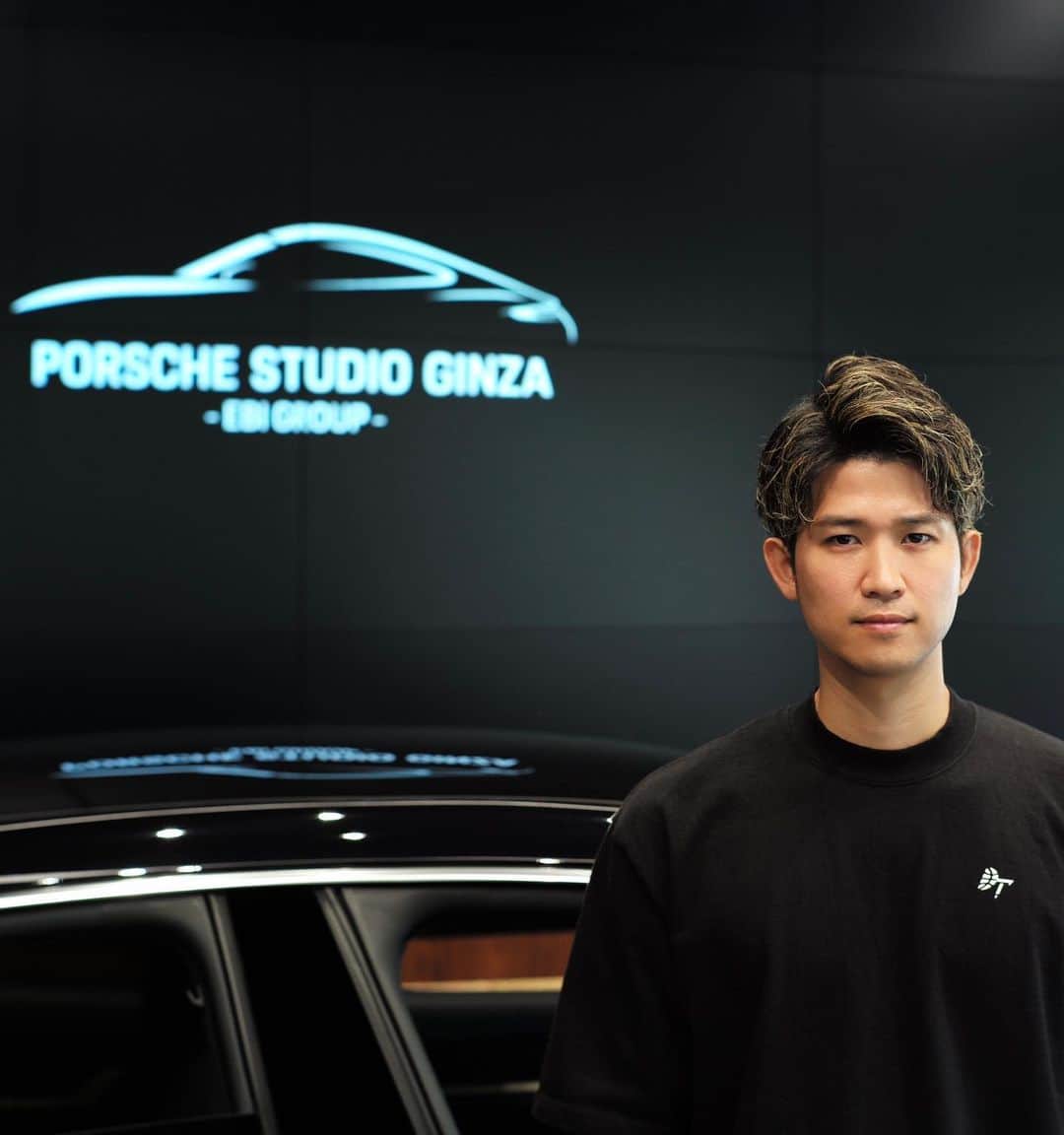 田村大のインスタグラム：「【Today is my Birthday】  今日で40歳になりました！  －－－－－－－－－－－－－－－－－－－－－－－－－ そして、ポルシェとのコラボ展覧会まで1週間となりました。  命懸けで準備して描いてきた作品を、是非直接見に来て下さい。  僕は9.16(土)-9.18(月)の３日間10:00-18:00で在廊しています。  入場無料でどなたでも誰とでもお越しになれますので、お待ちしてます！ －－－－－－－－－－－－－－－－－－－－－－－－－ 日程 : 2023.9.16(土)-9.24(日) 会場 : ポルシェスタジオ銀座 住所 : 東京都港区東新橋１丁目５ー２」