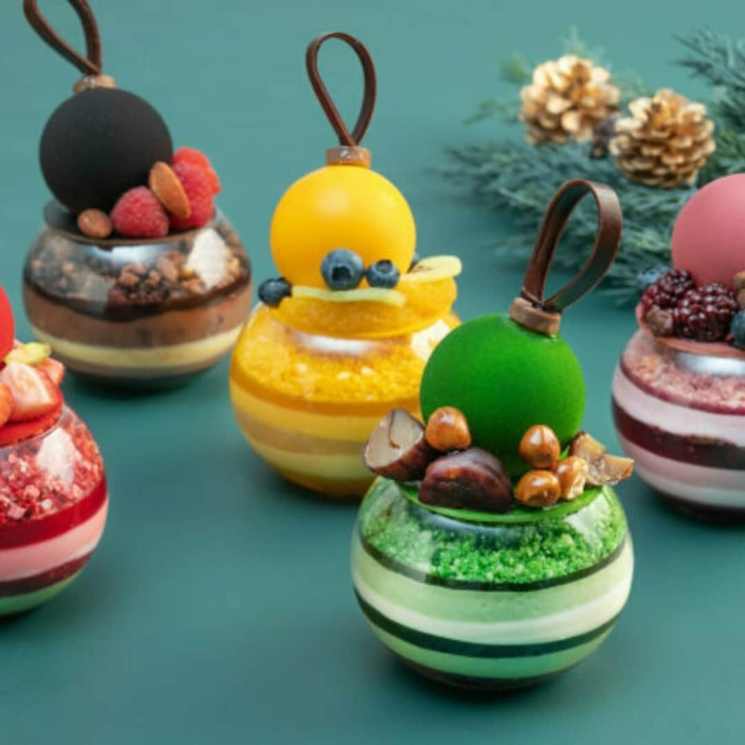 オズモール編集部さんのインスタグラム写真 - (オズモール編集部Instagram)「. メリーゴーラウンド🎠をイメージしたケーキや、 クリスマスオーナメントのようなカップケーキが登場😋🍰 さまざまな好みに合う、1つのケーキでさまざまな味わいを楽しんでみて💗 . ----------- 「クリスマスケーキ」 ▪引き渡し場所 新横浜プリンスホテル　ブッフェダイニング ケッヘル @shinyokohamaprincehotel 神奈川県横浜市港北区新横浜3-4 新横浜プリンスホテル2F   ▪予約期間 2023/10/1（日）～12/20（水） ----------- . 詳しくは「OZmall　新横浜プリンスホテル　クリスマスケーキ」で検索してみてくださいね。 クリスマスケーキの情報をもっと見たい人は @ozmall_editors をチェック！ . 写真提供/新横浜プリンスホテル . #オズモール #新横浜駅 #クリスマスケーキ #クリスマス #横浜クリスマスケーキ #クリスマスケーキ2023 #新横浜プリンスホテル」9月10日 12時01分 - ozmall_editors