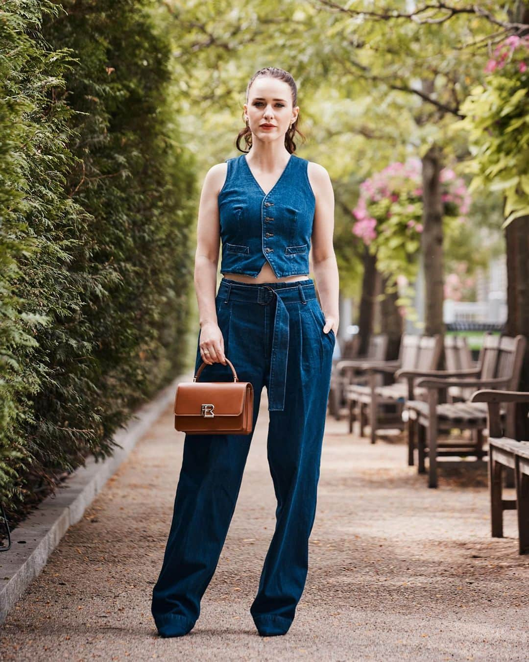 Polo Ralph Laurenさんのインスタグラム写真 - (Polo Ralph LaurenInstagram)「There’s a buzz in the air at the 2023 @USOpen and spectators are enjoying the matches in #PoloRLStyle.  #AmandaSeyfried is in attendance wearing #RLCollection. Also at the event in @RalphLauren style are #EmmaWatson, #DianeKeaton, #MindyKaling, #ArianaDebose, #CaraDelevingne, #RachelBrosnahan, and #KathrynNewton.  #RalphLauren #RLTennis #USOpen」9月10日 12時03分 - poloralphlauren