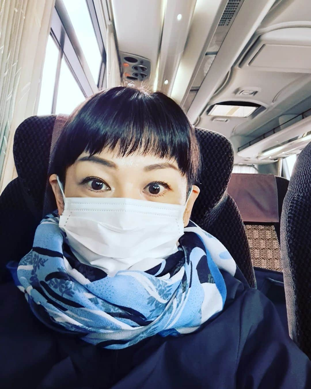 高橋靖子さんのインスタグラム写真 - (高橋靖子Instagram)「今日は「兵庫県養父市」へ～🚌 バスで150分😅そして、50分の公演1回やって、また帰りバス150分💦お尻が痛くなりそう〰️🌀 #兵庫県 #養父市 #バス #吉本新喜劇 #よしもと新喜劇 #新喜劇 #冷房対策」9月10日 12時14分 - oyasupororo