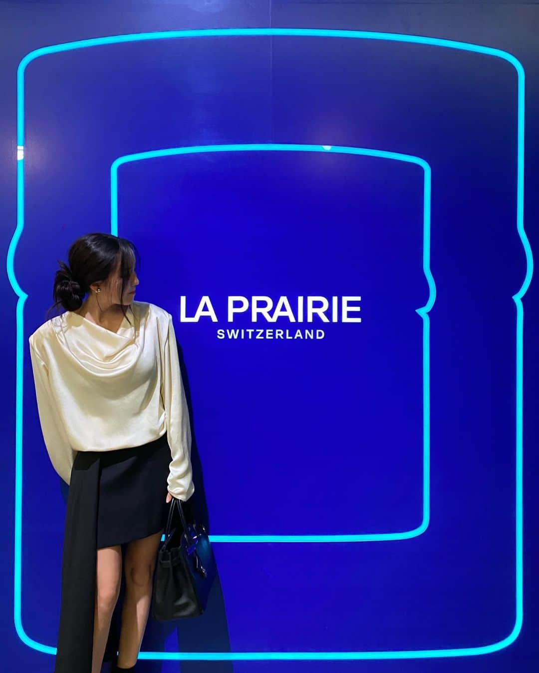 ヒョミン のインスタグラム：「@laprairie's Cobalt House 🫐」