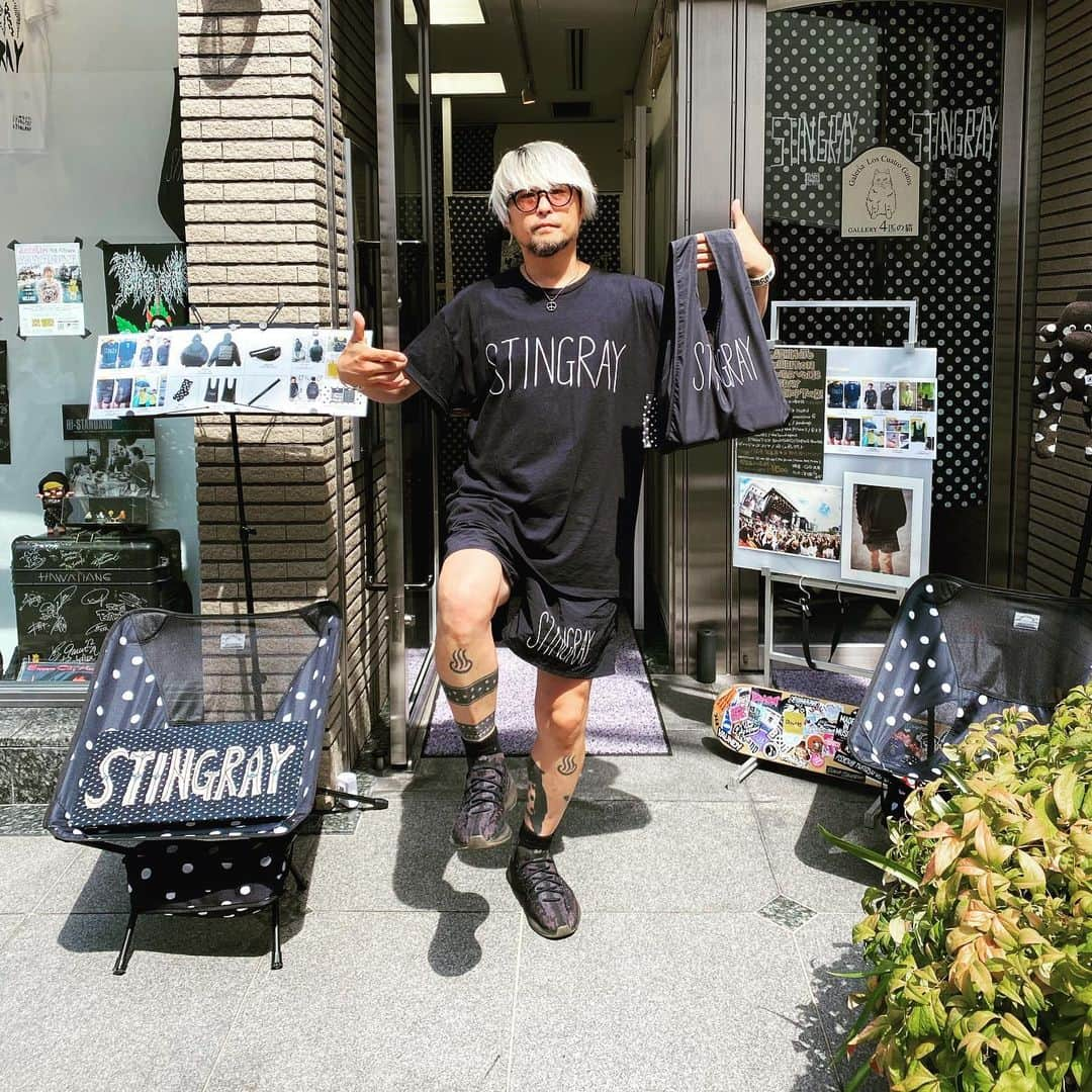 橋本塁さんのインスタグラム写真 - (橋本塁Instagram)「【大阪梅田サウシュー写真展 &STINGRAY3日目！】今日はあっこ&あやなW店長イベント！(13-16時)19時まで！ギャラリー4匹の猫(北区茶屋町５−２)にてお待ちしてます！是非！買い物がてらやライブ前に是非！  #stingray #streetfashion #dot  #ドット #大阪 #梅田 #ストリート　  #oneokrock  #ストレイテナー #fomare  #プッシュプルポット #androp #thebackhorn #ビレッジマンズストア #thepillows #ren  #frontierbackyard  #dopingpanda  #hawaiian6  #thebandapart #fomare」9月10日 12時26分 - ruihashimoto