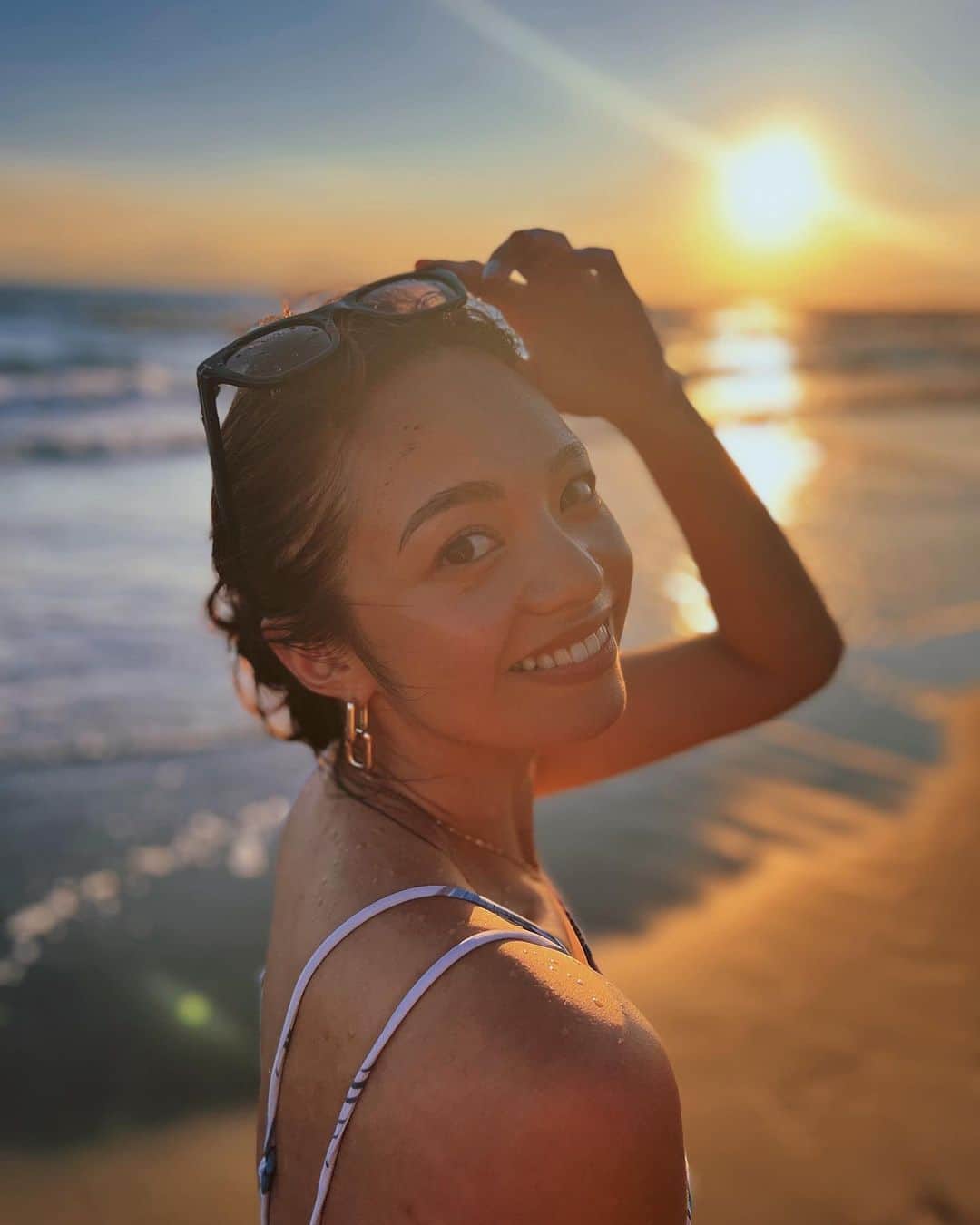 太田モニカのインスタグラム：「あっという間に9月なんだけど笑 . . 投稿したいのに、、 めんどくさがりだからストーリーばっかり🤣 . . 4年ぶりにフィリピン🇵🇭の実家に帰省してます🫶 . . 私のお供のジュエリーは @lohmejewelry  錆びないしずっと付けてるお気に入り💕 . . 全てのデザインがドツボなの 是非チェックしてね☑️ . . #monika #monikalifestyle  #lohmejewelry  #myaccessories」