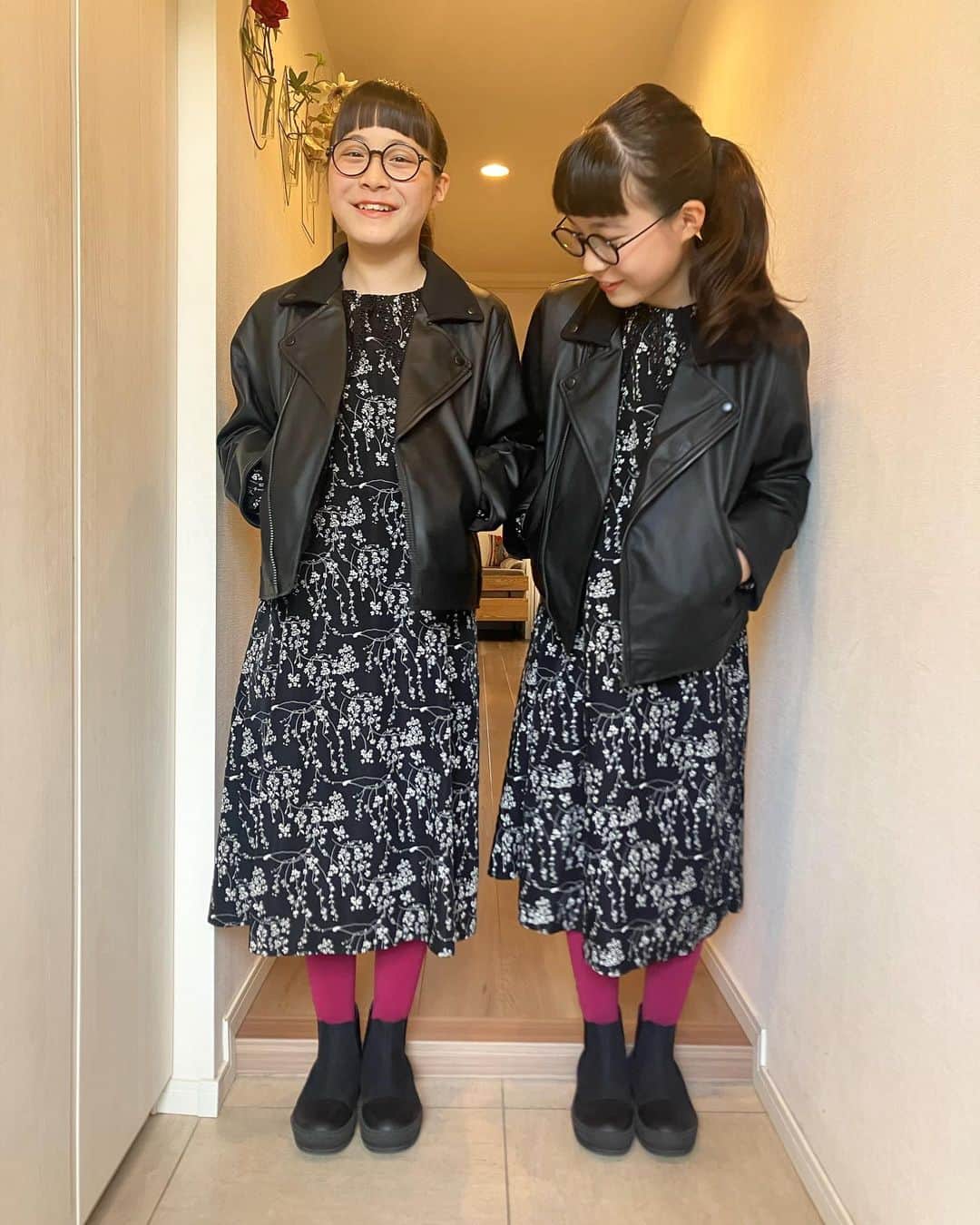 りんか & あんな（ツインガールズ）のインスタグラム：「ライダース➕ワンピース🟰❤️」