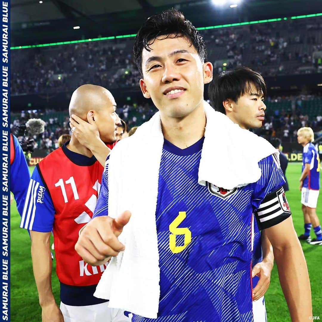 日本サッカー協会さんのインスタグラム写真 - (日本サッカー協会Instagram)「. 【2023.9.10 Photo Report⑤📸】  🏆国際親善試合 🇩🇪ドイツ代表 1-4 SAMURAI BLUE🇯🇵 ⌚️3:45(🇯🇵) 🏟️フォルクスワーゲン・アレーナ(ドイツ)  12 #大迫敬介(GK) 2 #菅原由勢 4 #板倉滉 5 #守田英正 6 #遠藤航(C) 7 #三笘薫 8 #鎌田大地 9 #上田綺世 14 #伊東純也 16 #冨安健洋 21 #伊藤洋輝  𝐒𝐔𝐁🔄 1 #中村航輔(GK) 23 #シュミット・ダニエル(GK) 3 #谷口彰悟 10 #堂安律 11 #古橋亨梧 13 #中村敬斗 15 #伊藤敦樹 17 #田中碧 18 #浅野拓磨 19 #橋岡大樹 20 #久保建英 22 #町田浩樹 24 #森下龍矢 25 #前田大然 26 #毎熊晟矢  監督 #森保一  #夢への勇気を #SAMURAIBLUE」9月10日 12時44分 - japanfootballassociation