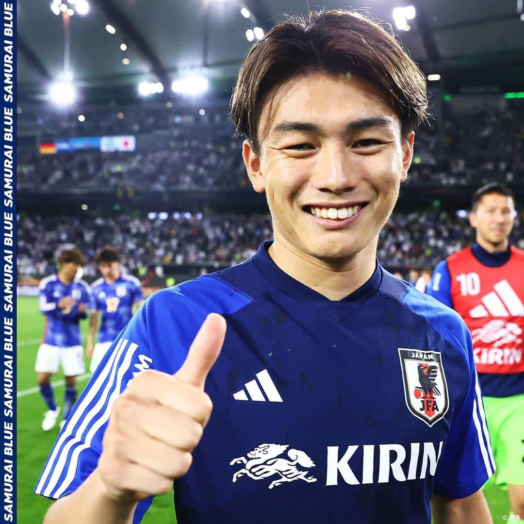 日本サッカー協会さんのインスタグラム写真 - (日本サッカー協会Instagram)「. 【2023.9.10 Photo Report⑤📸】  🏆国際親善試合 🇩🇪ドイツ代表 1-4 SAMURAI BLUE🇯🇵 ⌚️3:45(🇯🇵) 🏟️フォルクスワーゲン・アレーナ(ドイツ)  12 #大迫敬介(GK) 2 #菅原由勢 4 #板倉滉 5 #守田英正 6 #遠藤航(C) 7 #三笘薫 8 #鎌田大地 9 #上田綺世 14 #伊東純也 16 #冨安健洋 21 #伊藤洋輝  𝐒𝐔𝐁🔄 1 #中村航輔(GK) 23 #シュミット・ダニエル(GK) 3 #谷口彰悟 10 #堂安律 11 #古橋亨梧 13 #中村敬斗 15 #伊藤敦樹 17 #田中碧 18 #浅野拓磨 19 #橋岡大樹 20 #久保建英 22 #町田浩樹 24 #森下龍矢 25 #前田大然 26 #毎熊晟矢  監督 #森保一  #夢への勇気を #SAMURAIBLUE」9月10日 12時44分 - japanfootballassociation