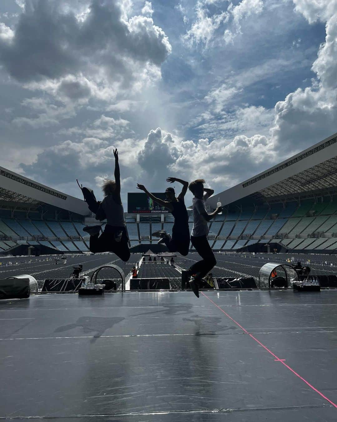 ジャニーさんのインスタグラム写真 - (ジャニーInstagram)「osaka jump!」9月10日 12時52分 - johnnyjsuh