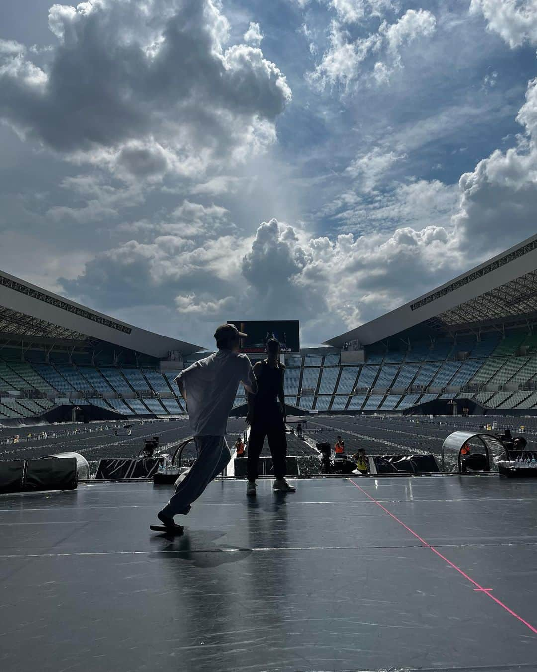 ジャニーさんのインスタグラム写真 - (ジャニーInstagram)「osaka jump!」9月10日 12時52分 - johnnyjsuh