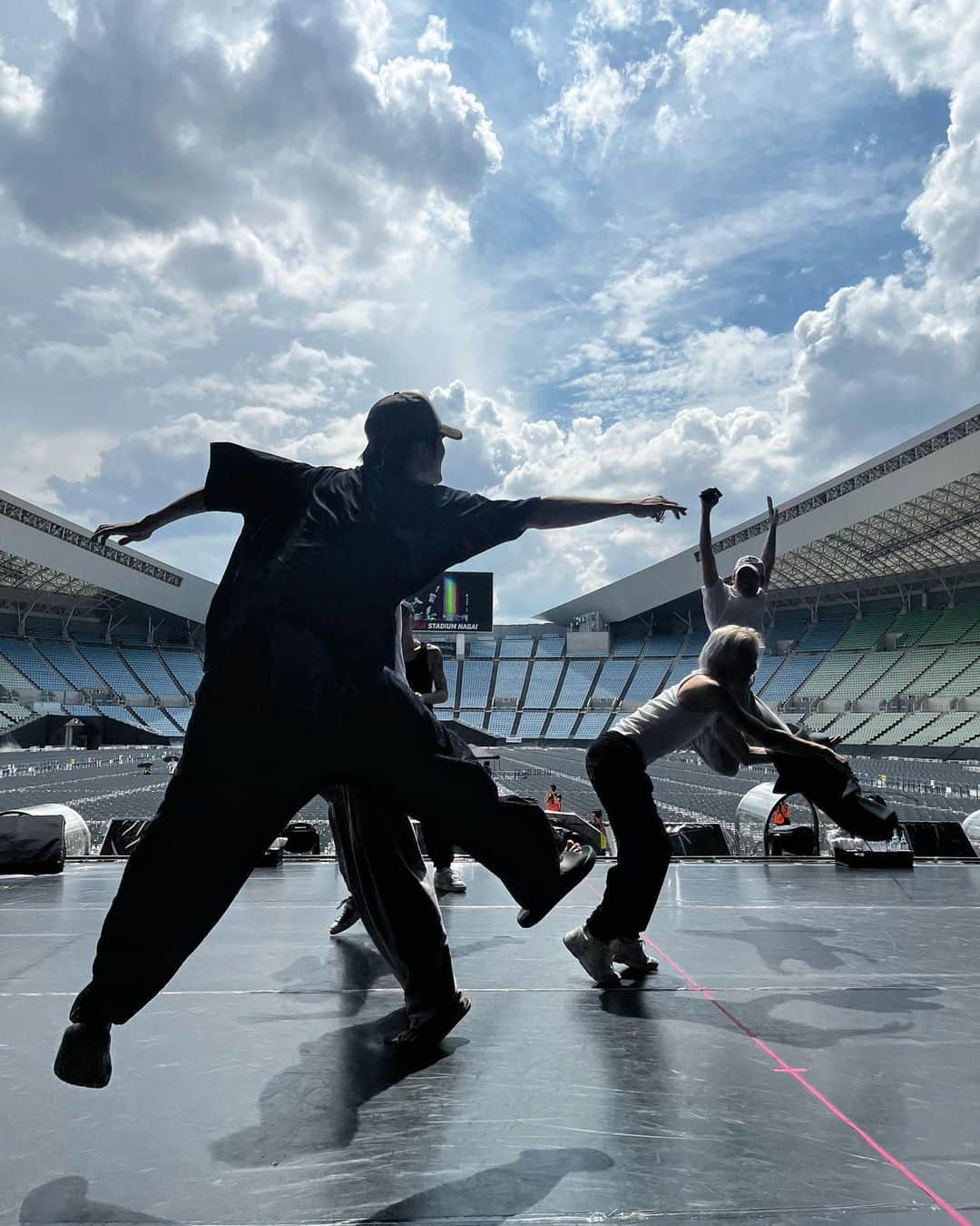 ジャニーさんのインスタグラム写真 - (ジャニーInstagram)「osaka jump!」9月10日 12時52分 - johnnyjsuh