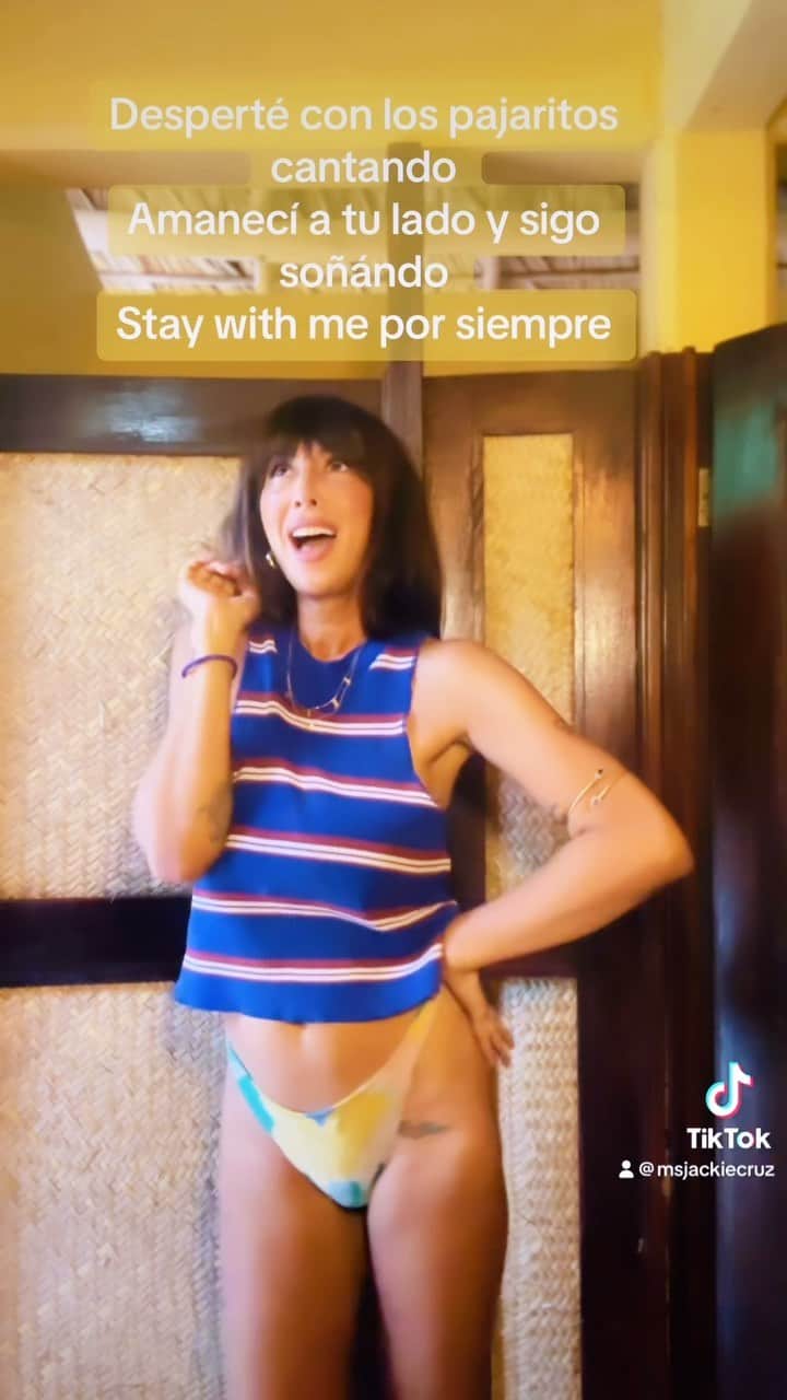 ジャッキー・クルーズのインスタグラム：「“Stay with me Por Siempre”. Cómo te dije tengo música nueva saliendo muy pronto. Que piensan? It’s been a really crazy few years and I’m so excited to share my journey and my life in Oaxaca through my music. Stay tuned. #cielitolindo」