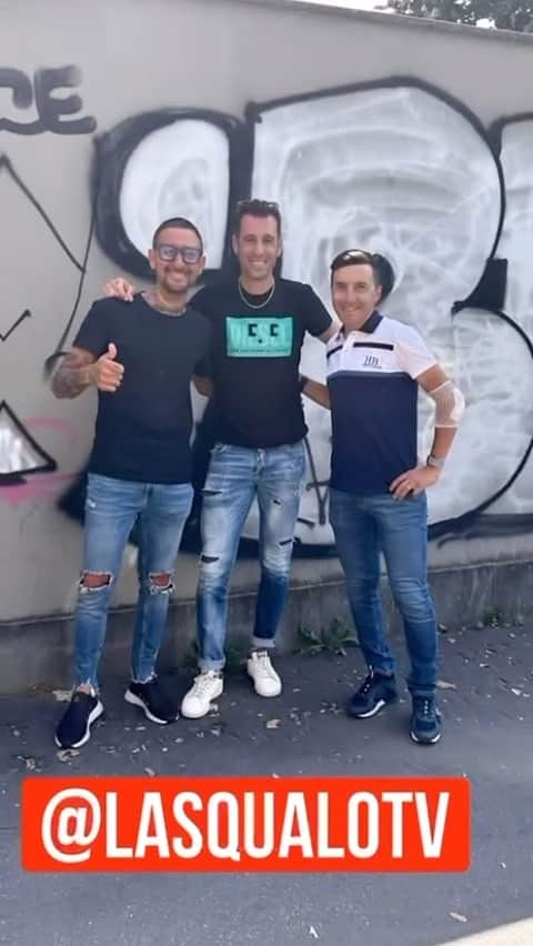 ヴィンチェンツォ・ニバリのインスタグラム：「Una giornata insieme a Milano con @lelloferrara3.0 & @pozzovivo_domenico 🔥🔥 @lasqualo_tv 🦈   #lasqualotv #tv #cycling #friends #interview #team #vincenzonibali #lelloferrara #domenicopozzovivo #influencer #teamwork」