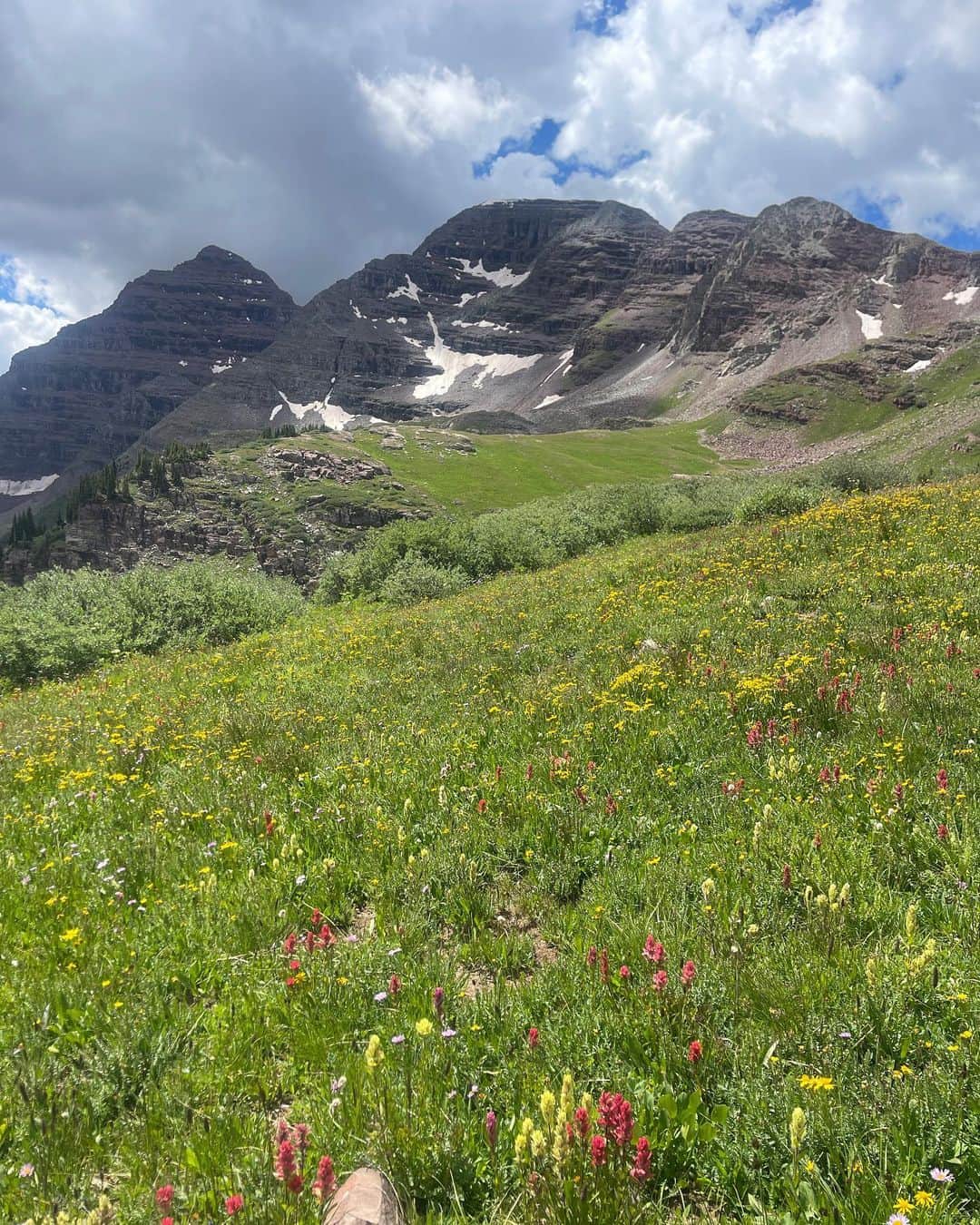 Nolan Gouldさんのインスタグラム写真 - (Nolan GouldInstagram)「Four Pass Loop - Maroon Bells, Colorado. 26 miles, more oatmeal packets than can be counted. Aliens were definitely seen.」8月27日 4時32分 - nolangould
