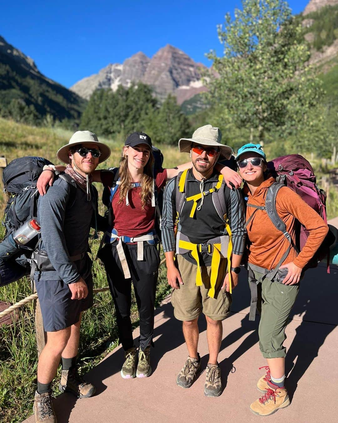 Nolan Gouldのインスタグラム：「Four Pass Loop - Maroon Bells, Colorado. 26 miles, more oatmeal packets than can be counted. Aliens were definitely seen.」