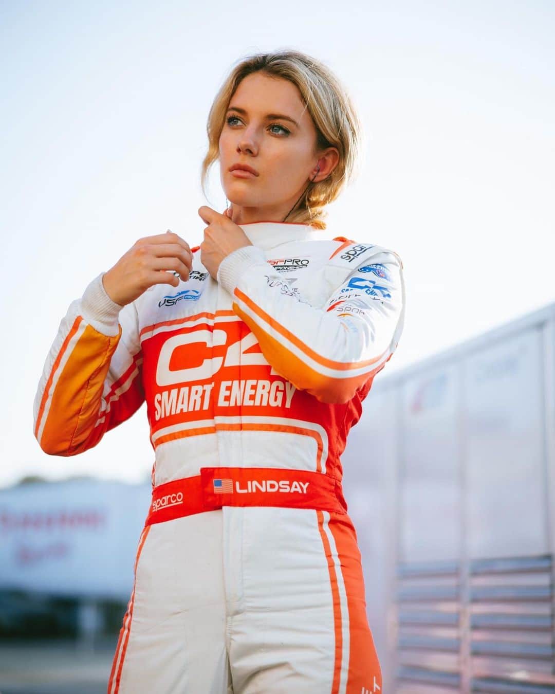 Lindsay Brewerのインスタグラム：「Race weekend energy⚡️🏁  @c4energy」