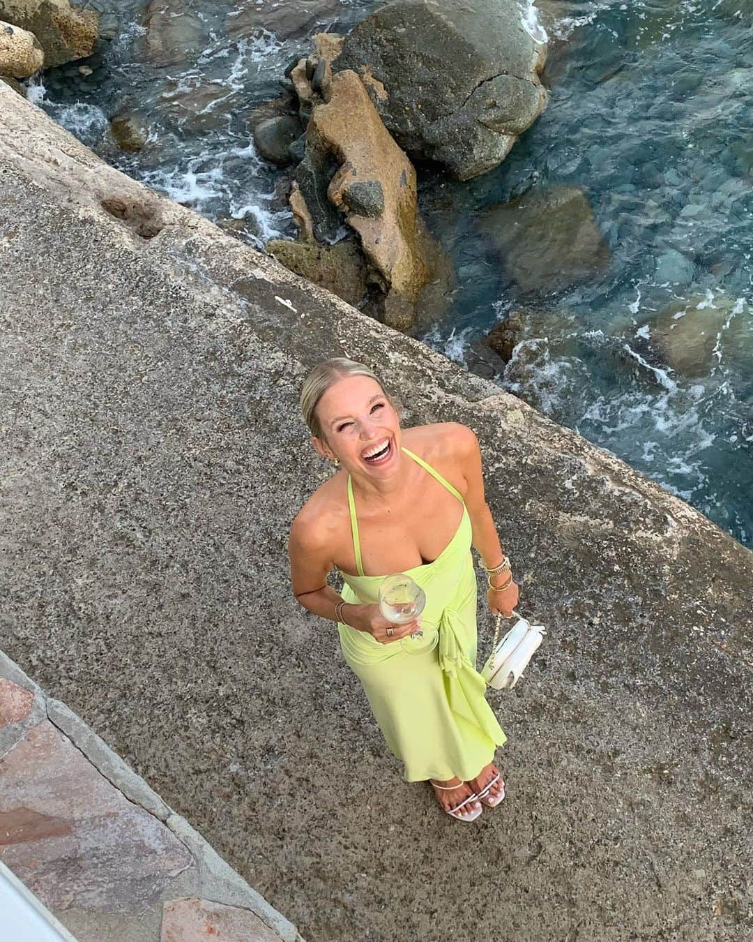 レオニー・ハンネさんのインスタグラム写真 - (レオニー・ハンネInstagram)「Vine & dine by the sea 🥂🧚🏻✨」8月27日 4時40分 - leoniehanne