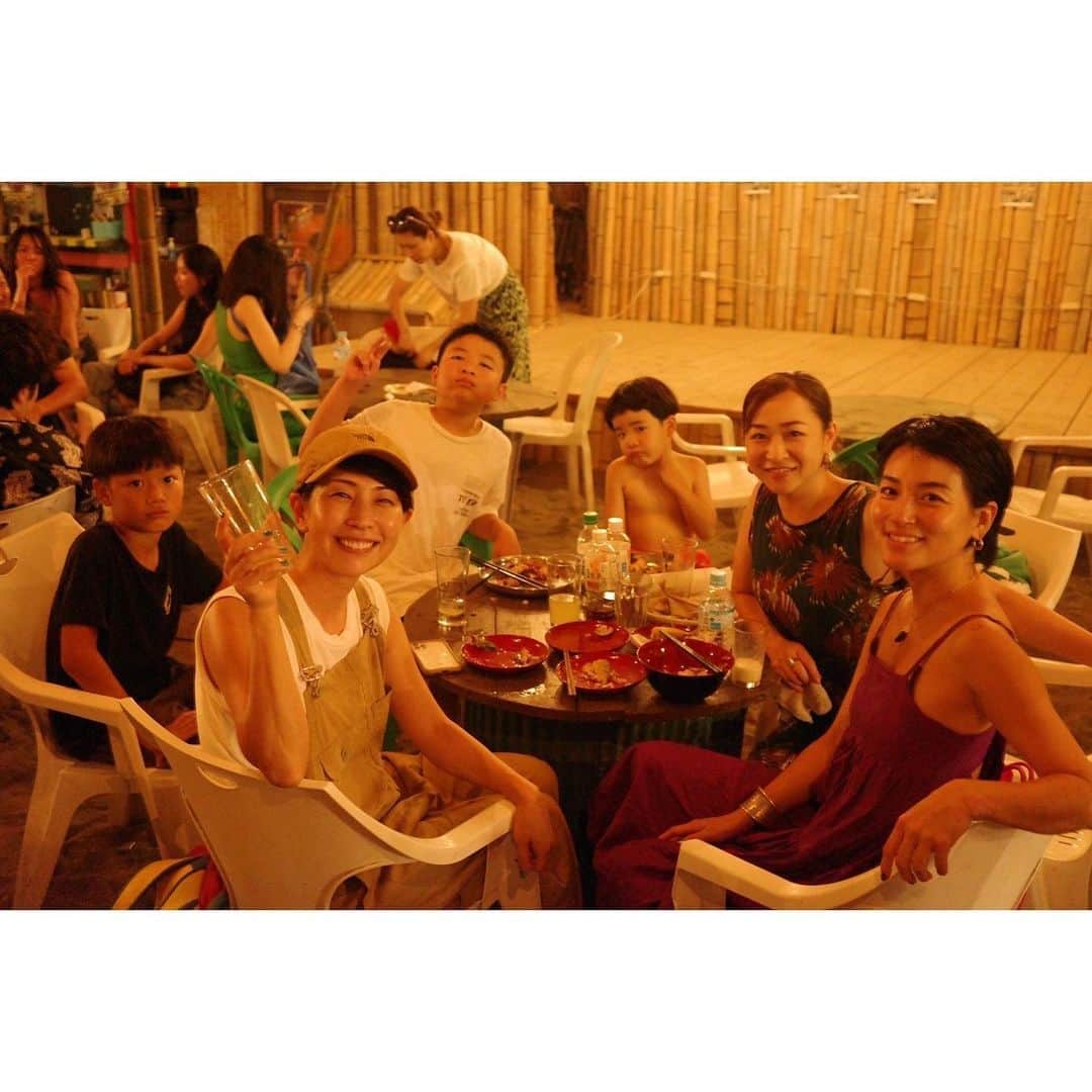 桃生亜希子のインスタグラム：「夏の終わりを感じた日。 　 　雷と、サプライズ花火。 　太陽と雨とお月様。 　 　今年も一緒に笑顔で乾杯🥂出来ることに、感謝。🙏✨」