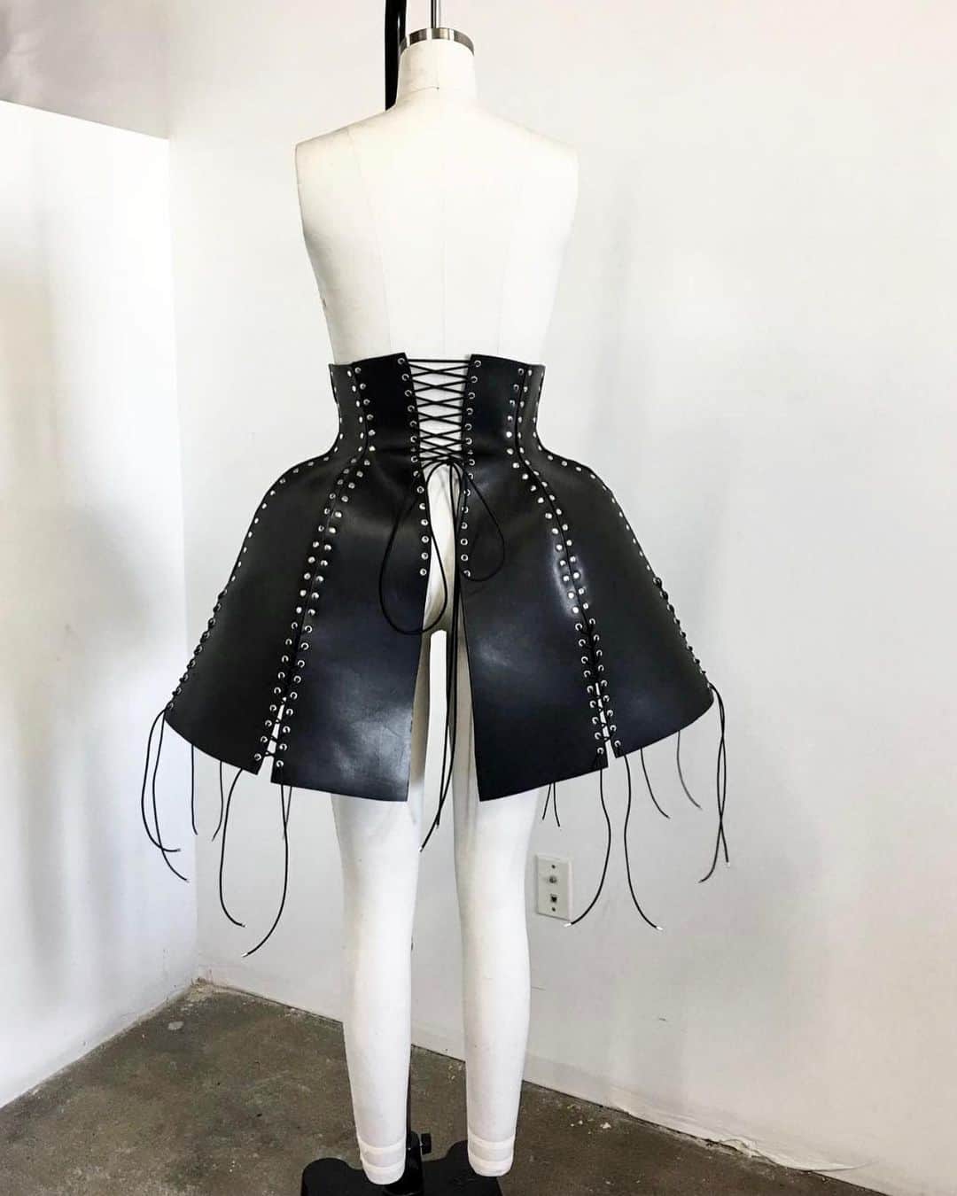 ZANA BAYNEのインスタグラム：「Lacing & leather forever  The Bustle Skirt in black leather  Made to-order in Los Angeles, available exclusively online」