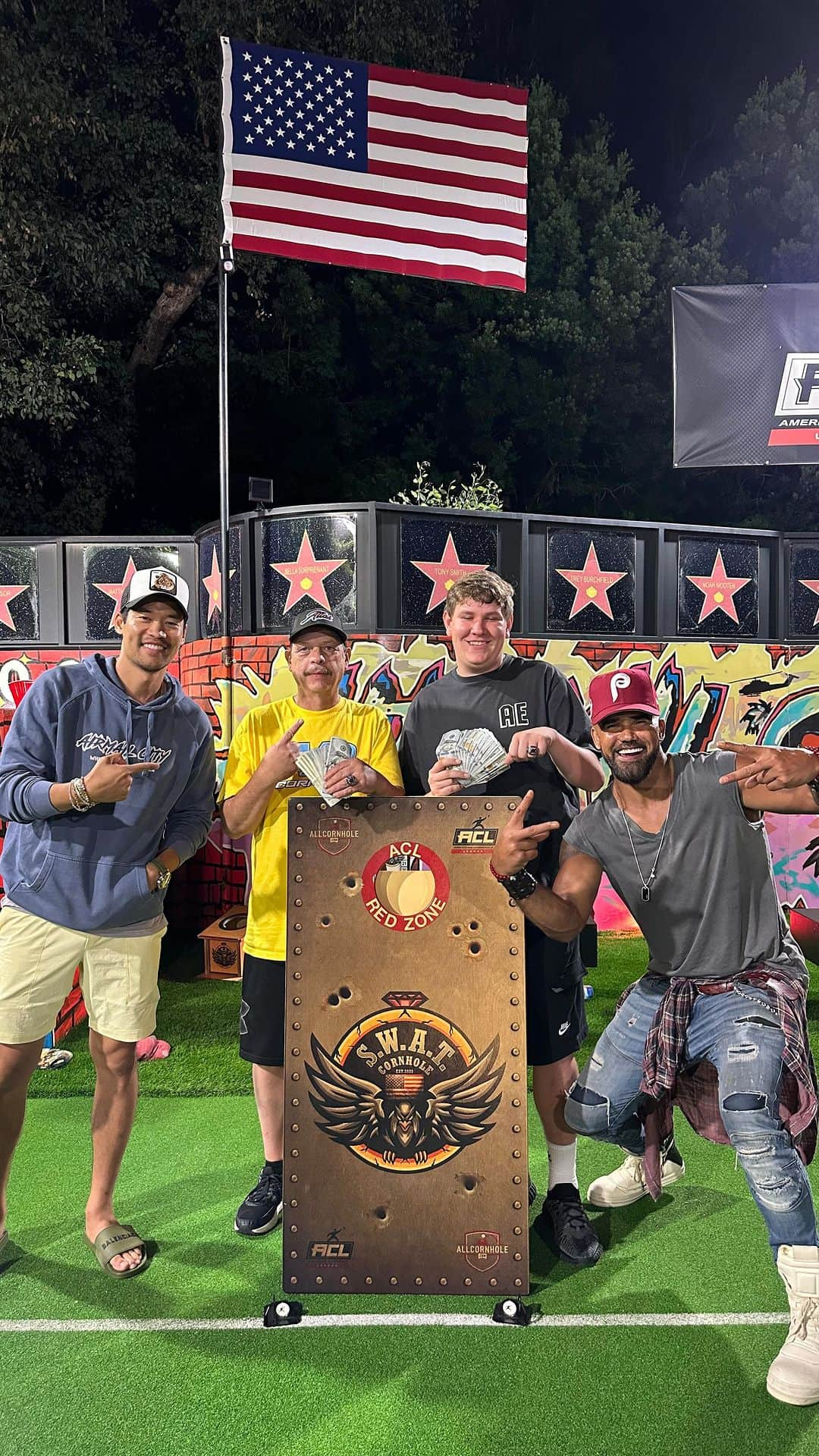 シェマー・ムーアのインスタグラム：「To the TOP!!! @airmailcityla Pro Day!! The baddest backyard Pro-AM blind draw ever known!! Congrats to the winners!! Thank you to everyone that showed up and showed out!! Here’s to Sippin n Winnin 🍻🏆 . . 🎥 @davinophotostudio」