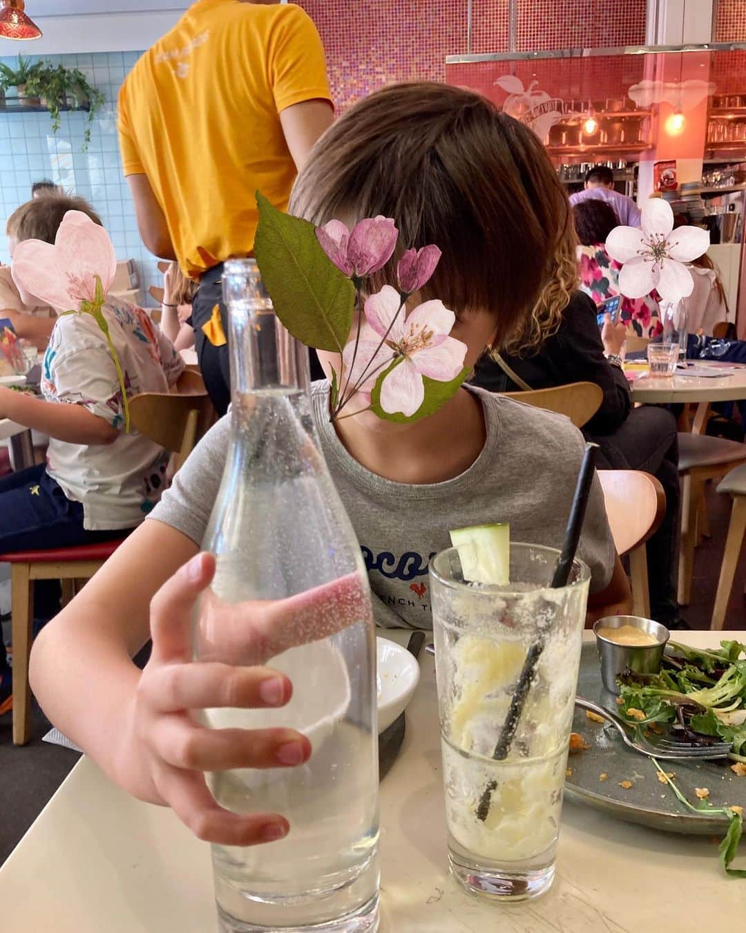 小明のインスタグラム：「やーぼくのコーヒーはまだかいな🐻‍❄️」