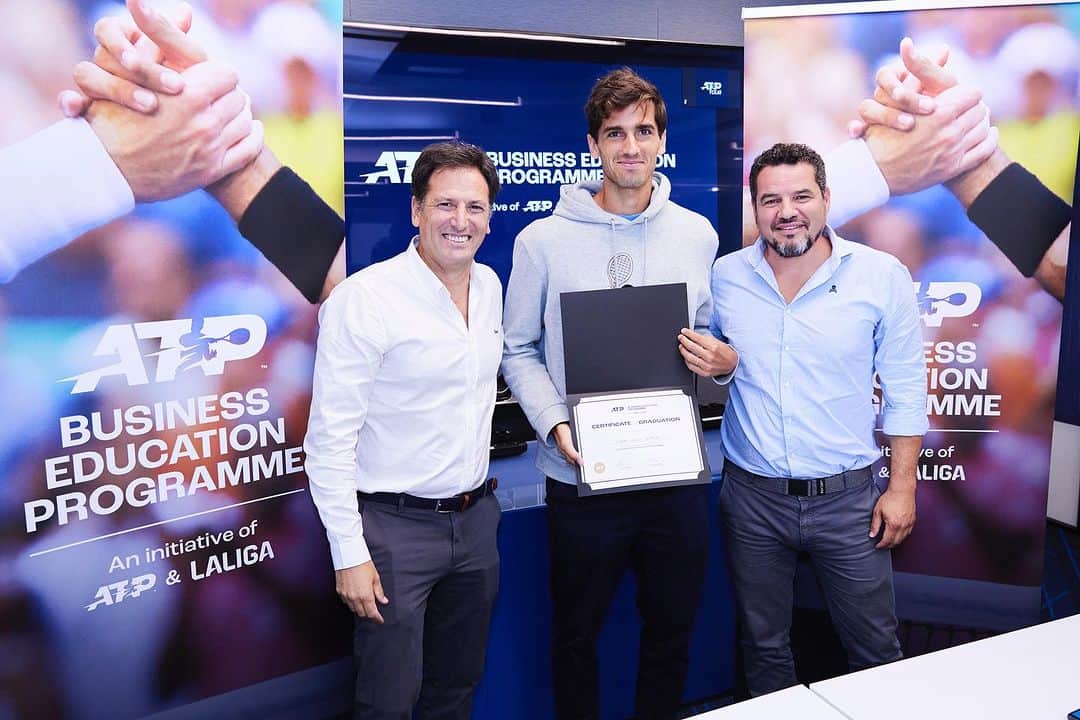 ピエール＝ユーグ・エルベールのインスタグラム：「ATP University completed ✔️ Proud to say that I was part of this inaugural project! It was fun coming back to my school time 📚  Thank you @atptour for making it possible 🙌🏼」